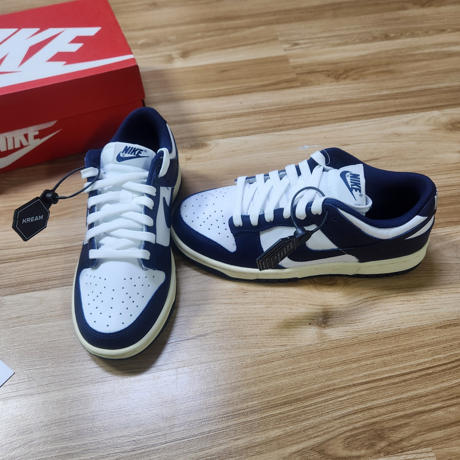(W) Nike Dunk Low Vintage Midnight Navy 착용 스타일