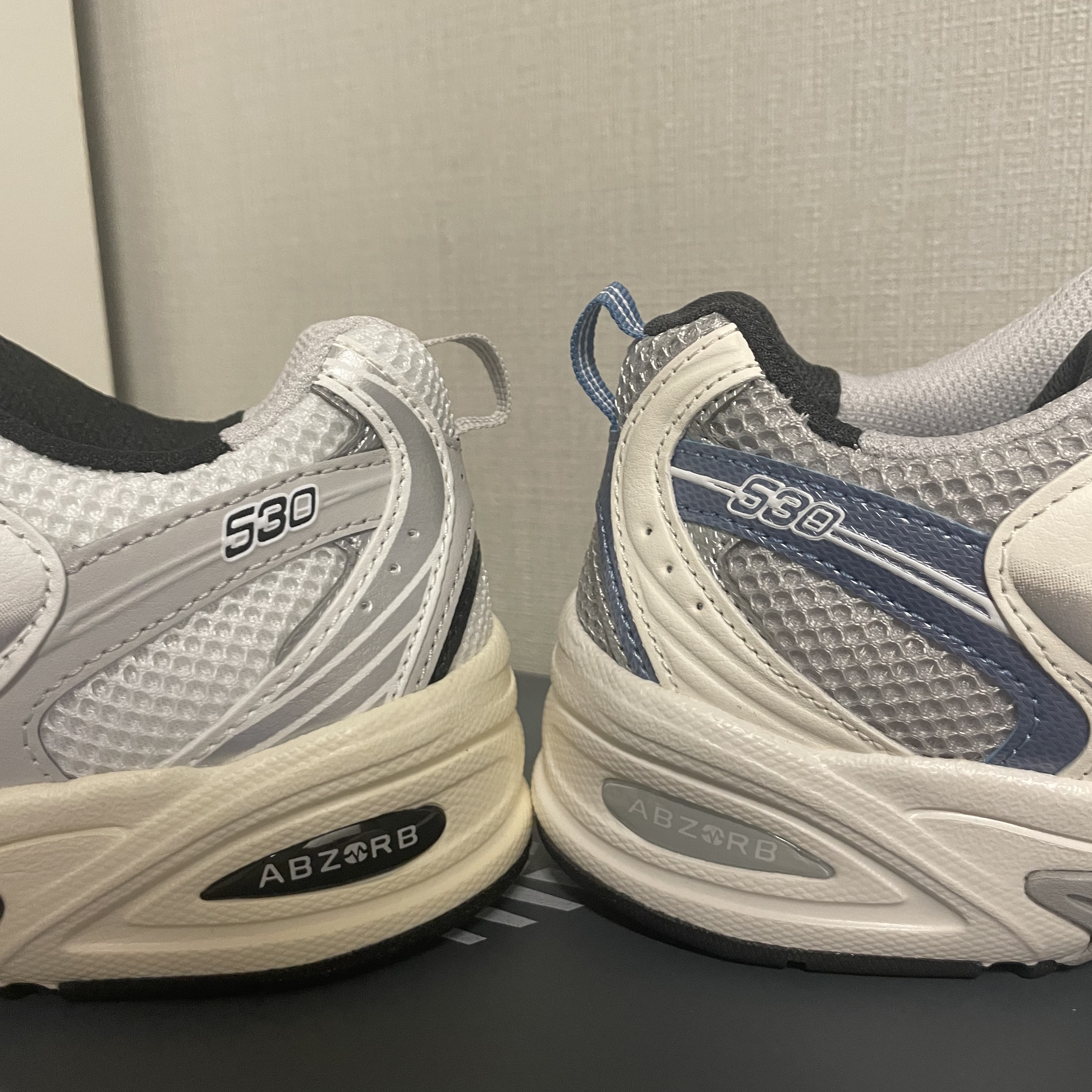 New Balance 530 Steel Blue, New Balance 530 Silver Cream 착용 스타일 - 4