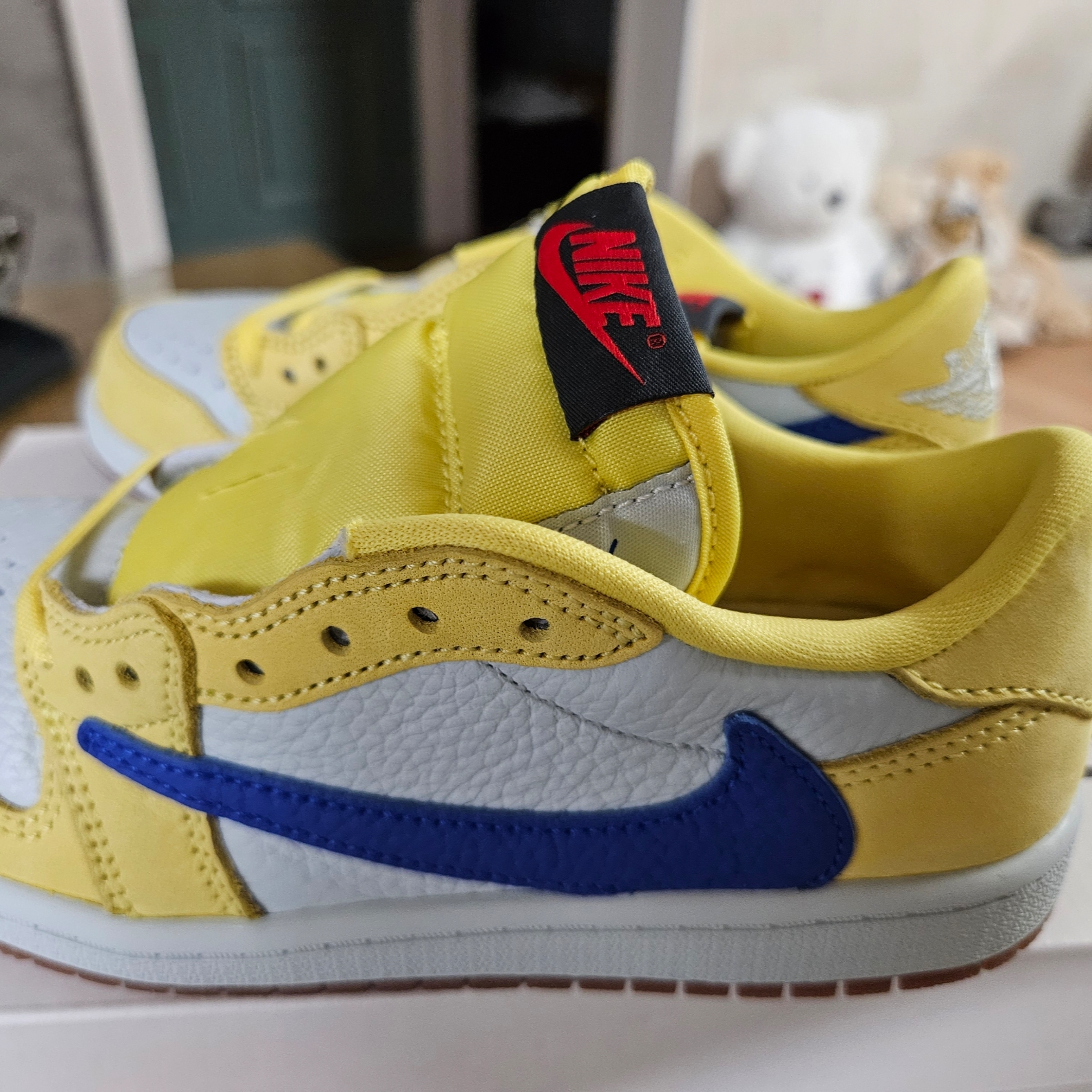 (PS) Jordan 1 x Travis Scott Retro Low OG SP Canary 착용 스타일 - 2