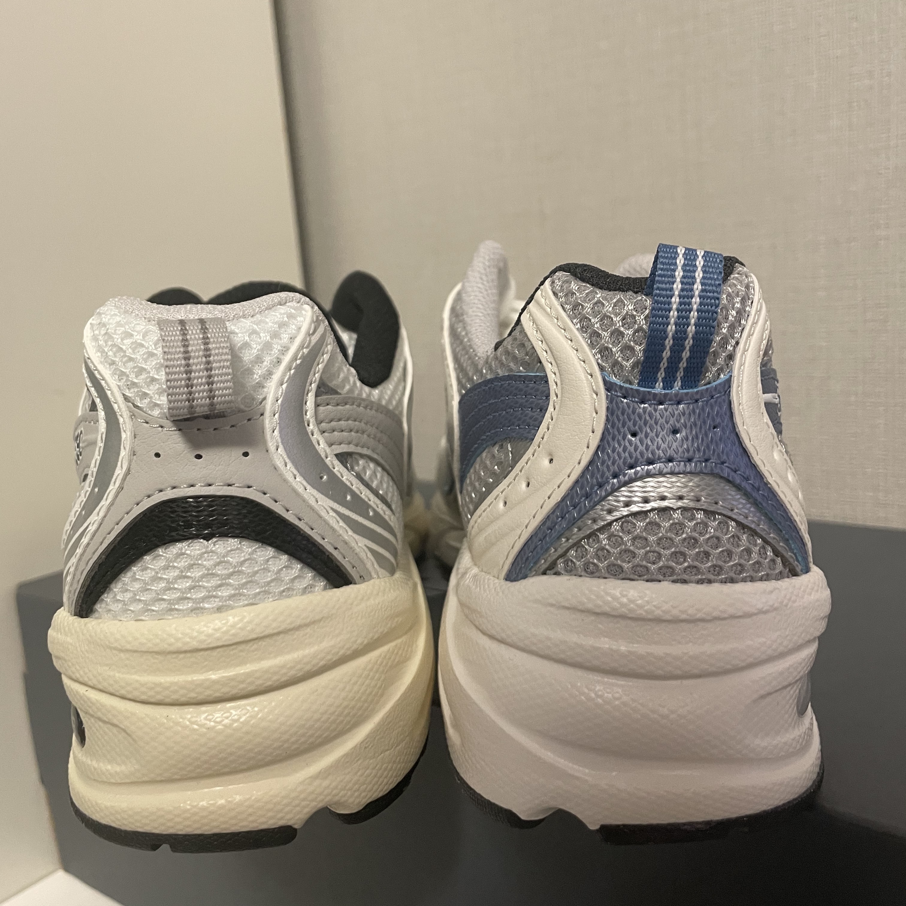 New Balance 530 Steel Blue, New Balance 530 Silver Cream 착용 스타일 - 2