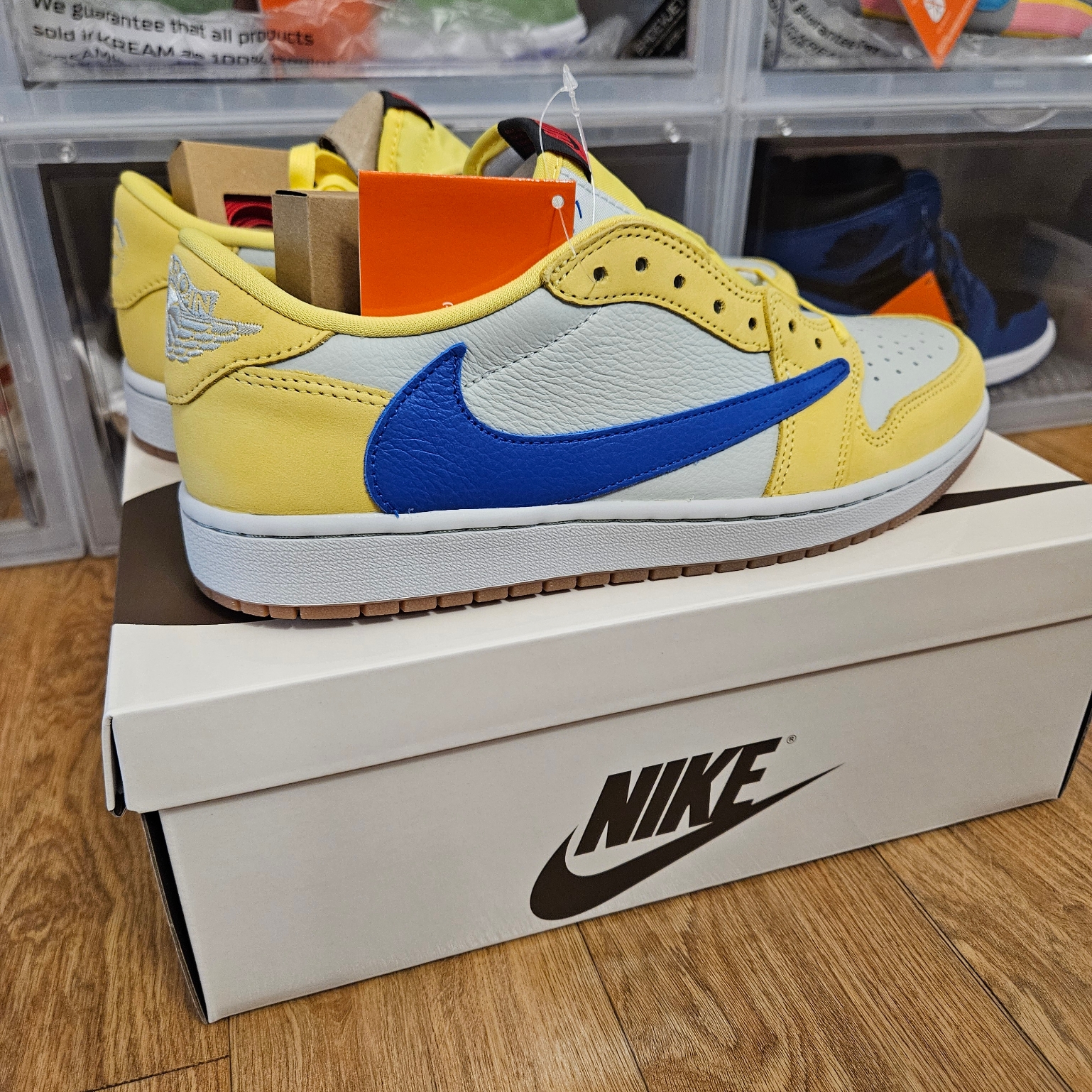 (W) Jordan 1 x Travis Scott Retro Low OG SP Canary 착용 스타일 - 1