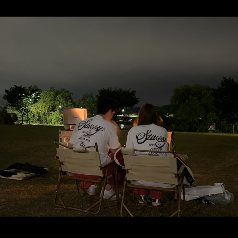 Stussy World Tour T-Shirt White 2024,2025 착용 스타일