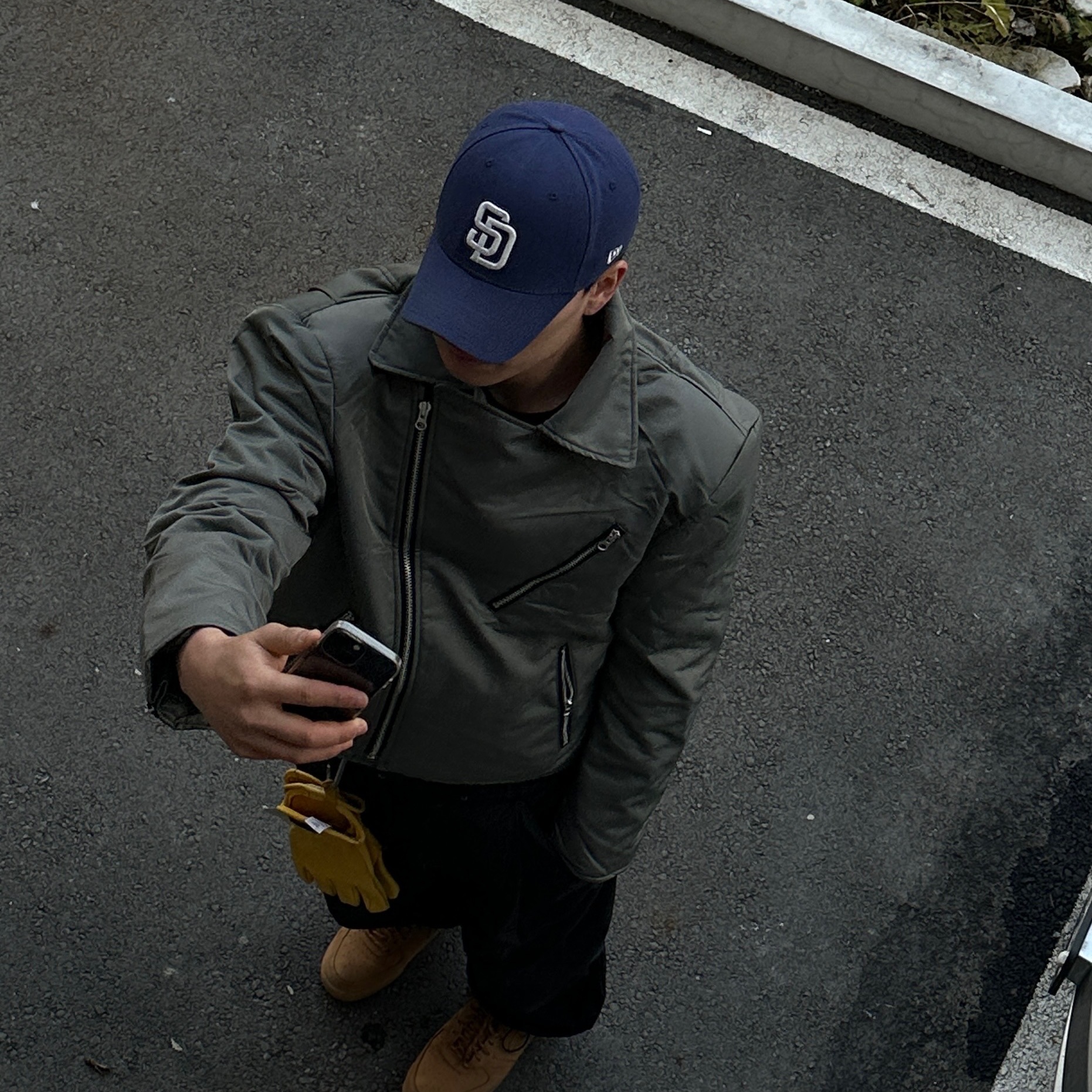 Nike Air Force 1 '07 WB Flax, Apple iPhone 13 Mini 256GB Midnight (Korean Ver.) 착용 스타일 - 1