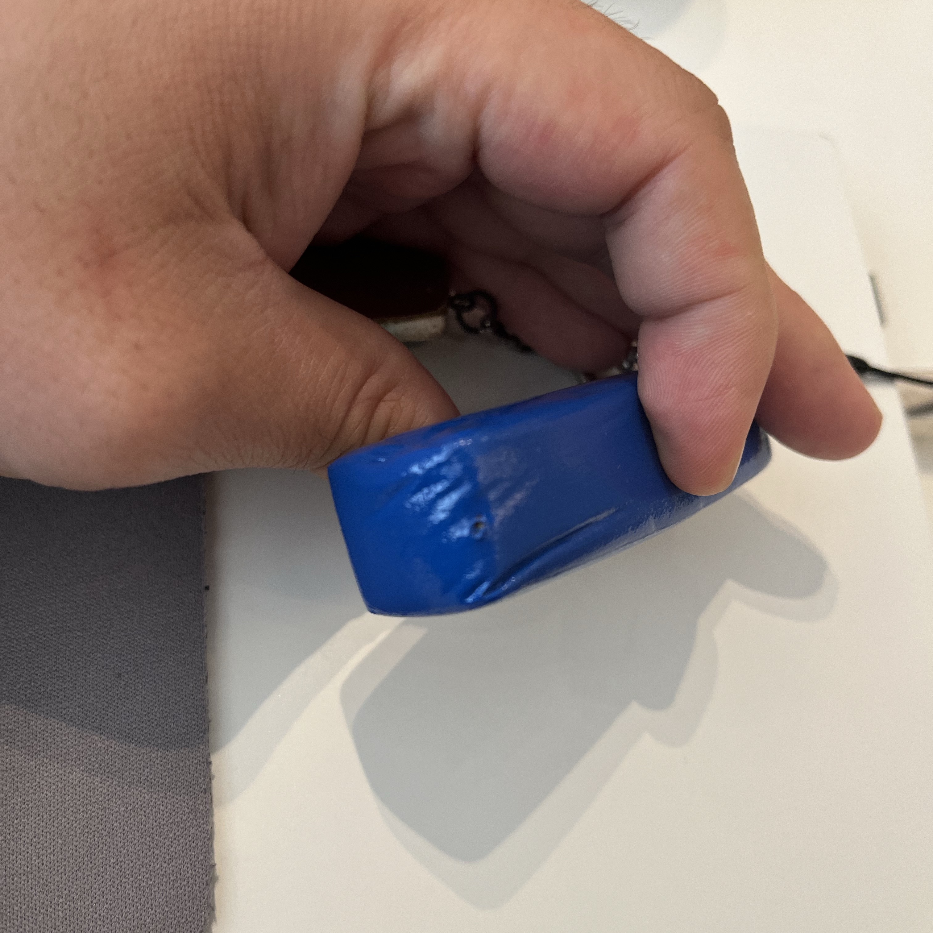 Supreme Floating Keychain Faded Blue - 23FW 착용 스타일 - 2