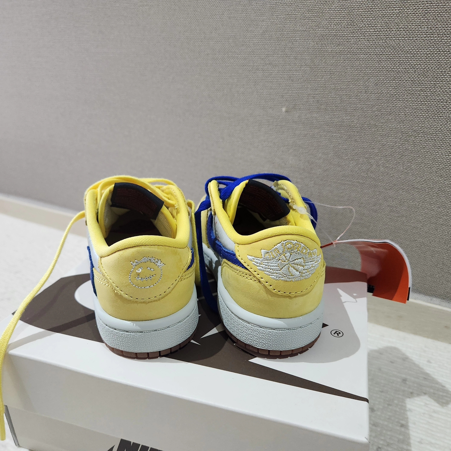(PS) Jordan 1 x Travis Scott Retro Low OG SP Canary 착용 스타일 - 4