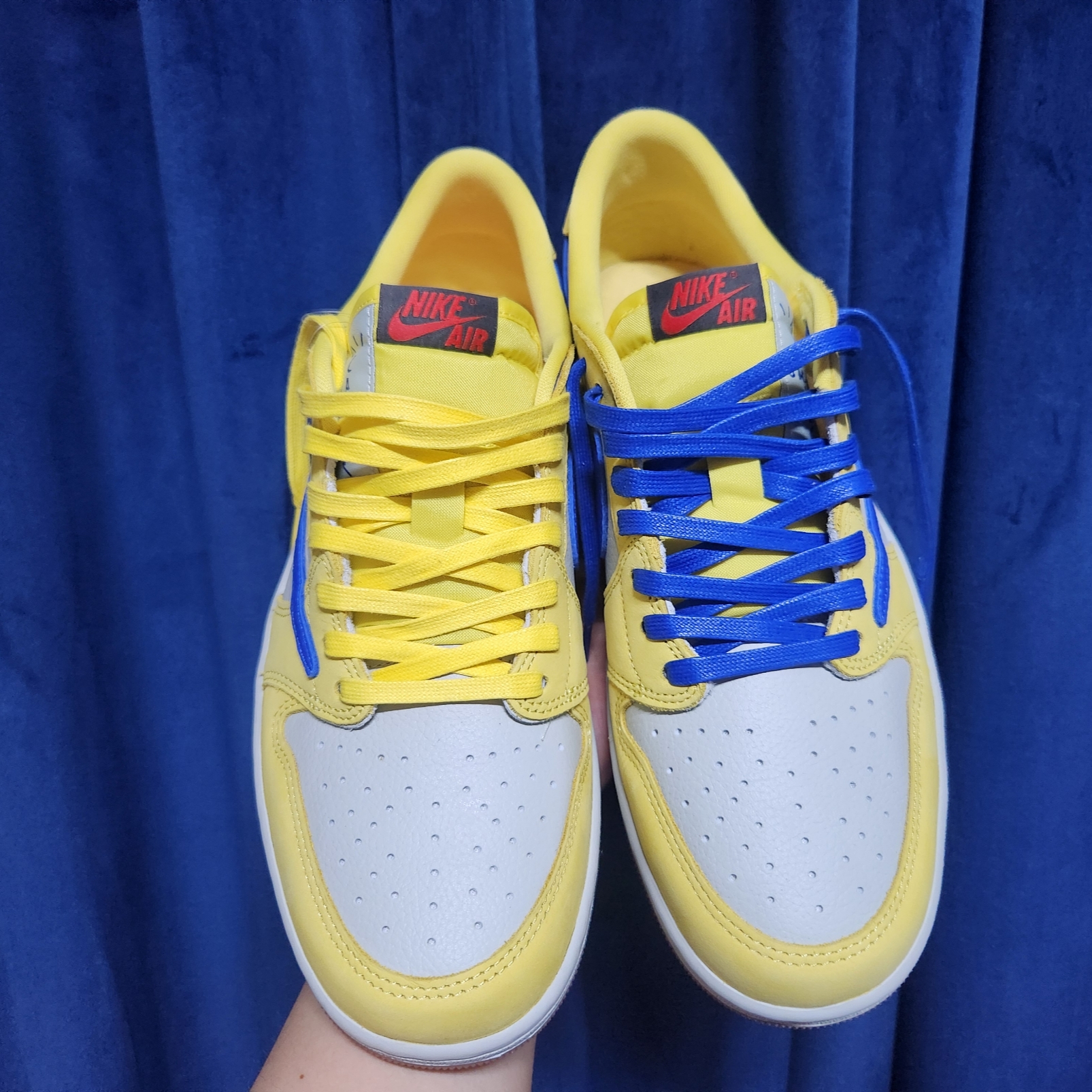(W) Jordan 1 x Travis Scott Retro Low OG SP Canary 착용 스타일 - 2