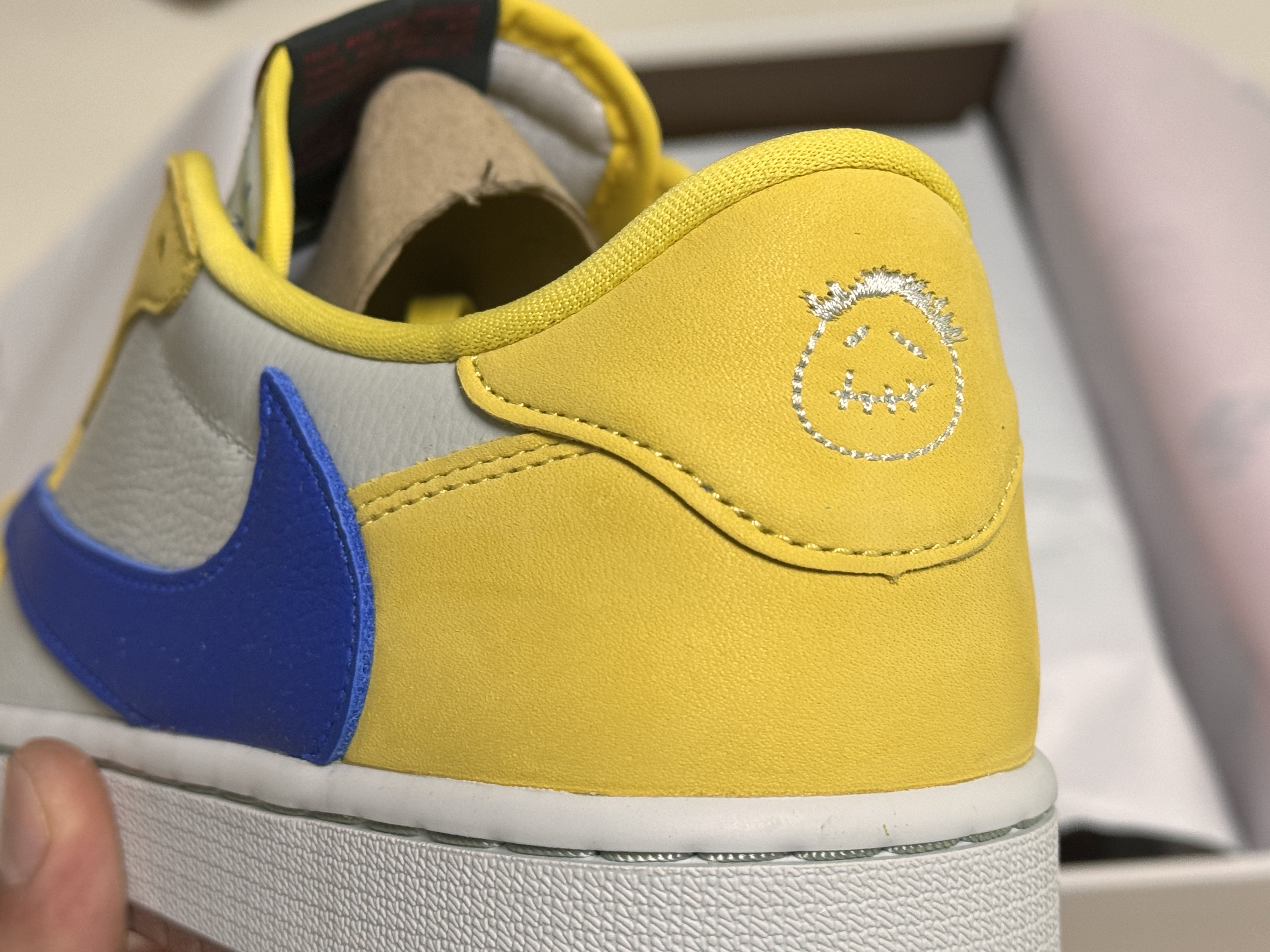 (W) Jordan 1 x Travis Scott Retro Low OG SP Canary ์ฐฉ์ฉ ์คํ์ผ - 2