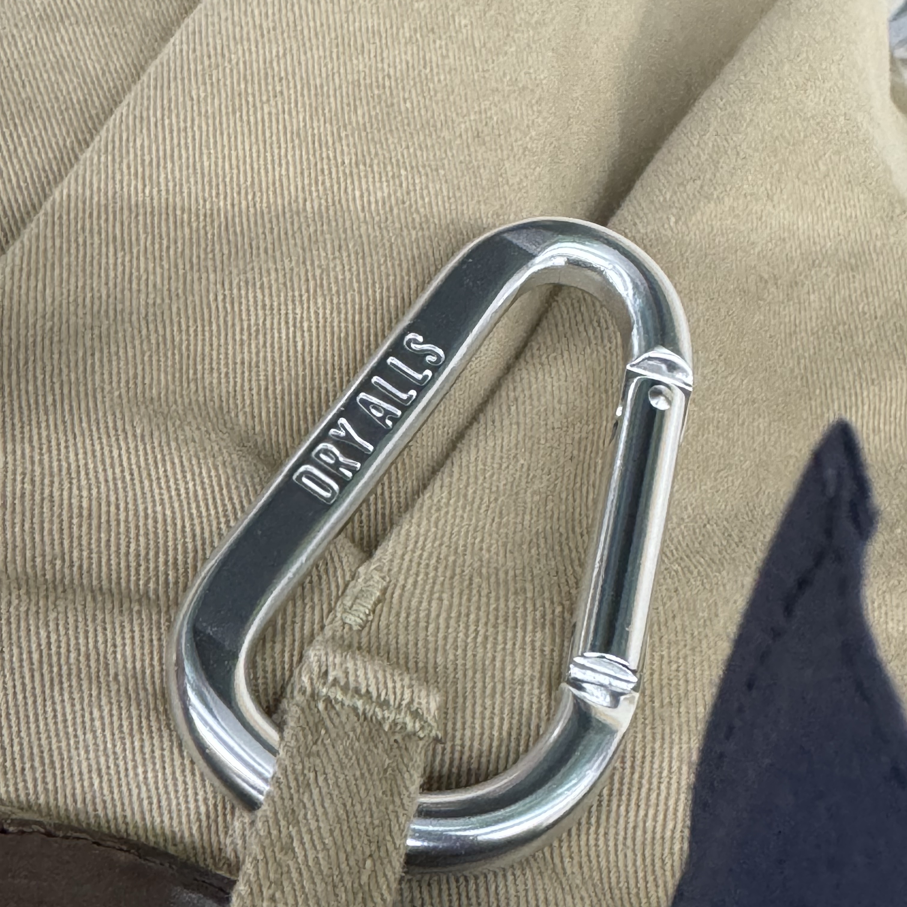 Human Made Carabiner 70mm Silver 착용 스타일