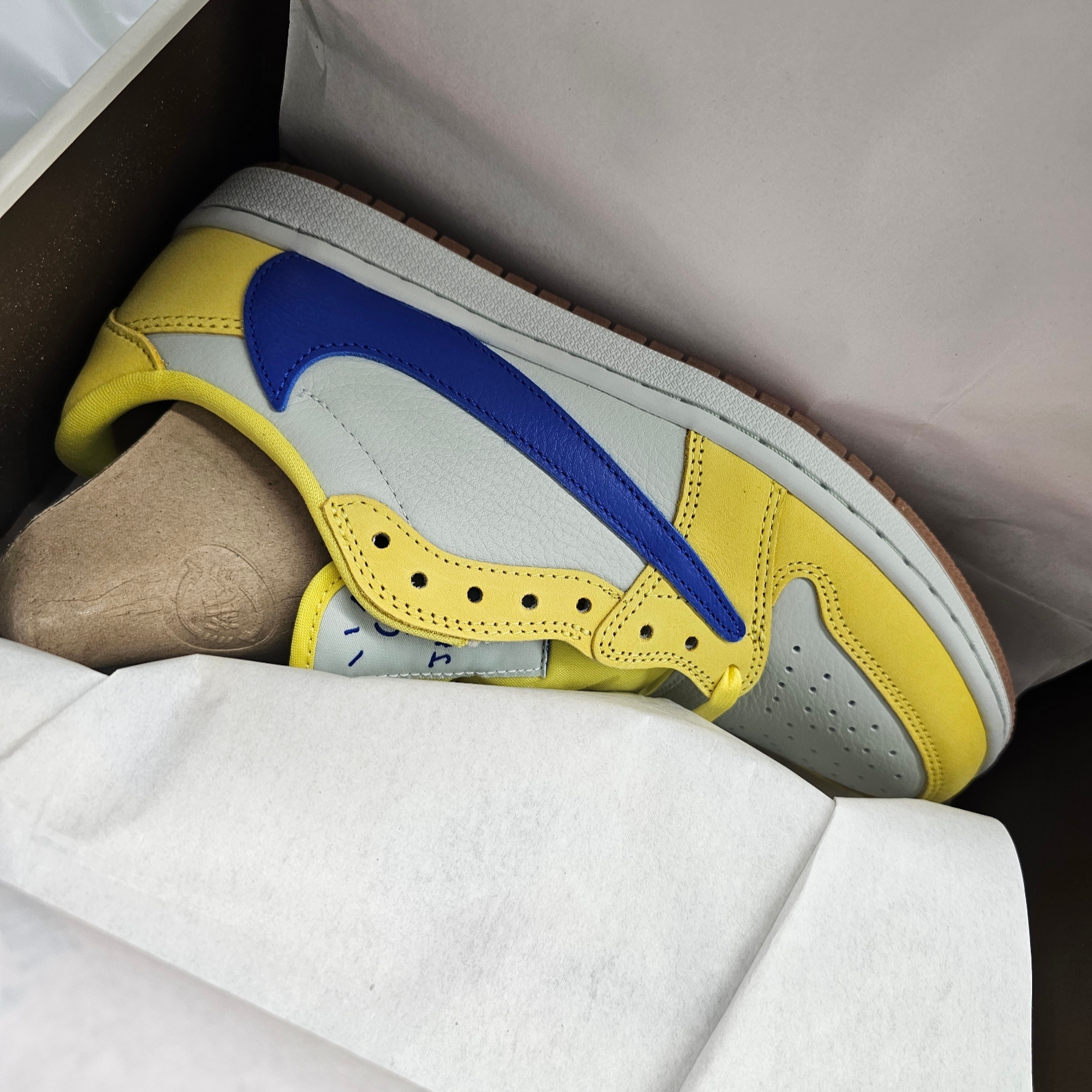 (W) Jordan 1 x Travis Scott Retro Low OG SP Canary 착용 스타일