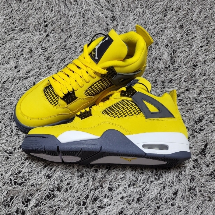 Jordan 4 Retro Tour Yellow 착용 스타일