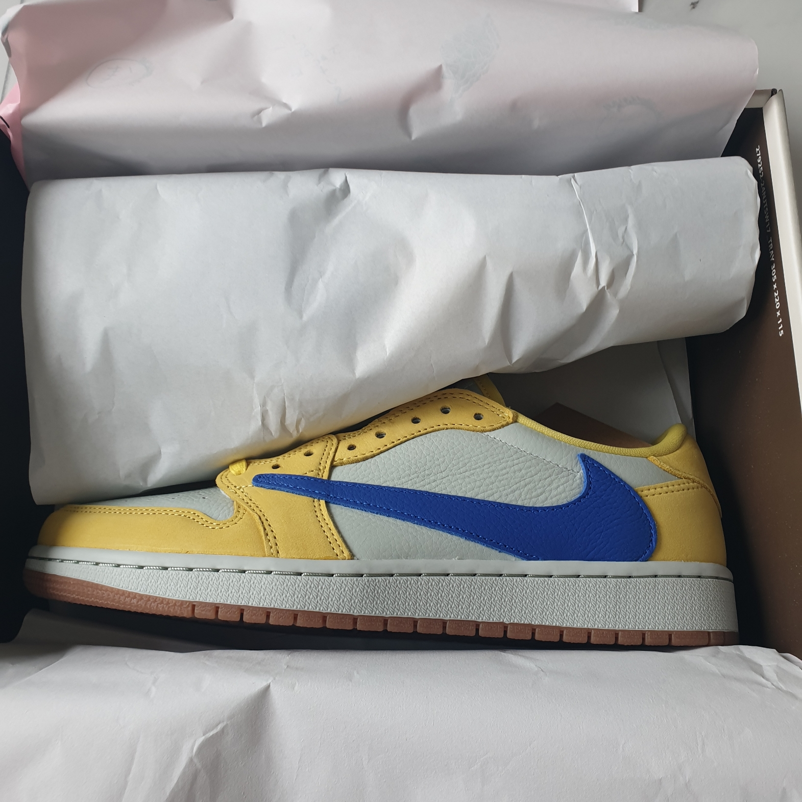 (W) Jordan 1 x Travis Scott Retro Low OG SP Canary 착용 스타일 - 2