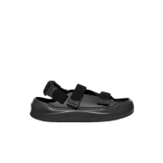 UGG Stratus Black