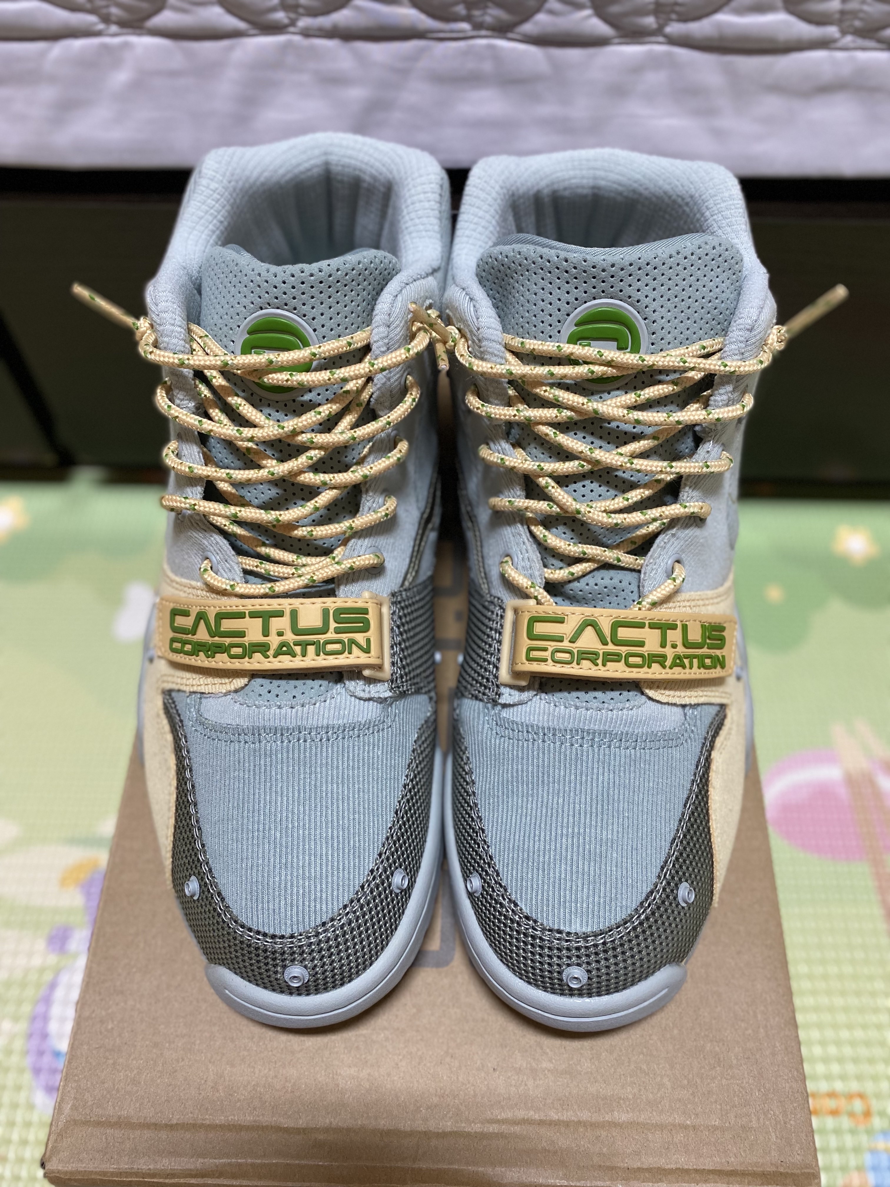 Nike x Travis Scott Nike Air Trainer 1 Grey Haze and Dusty Sage 착용 스타일 - 1