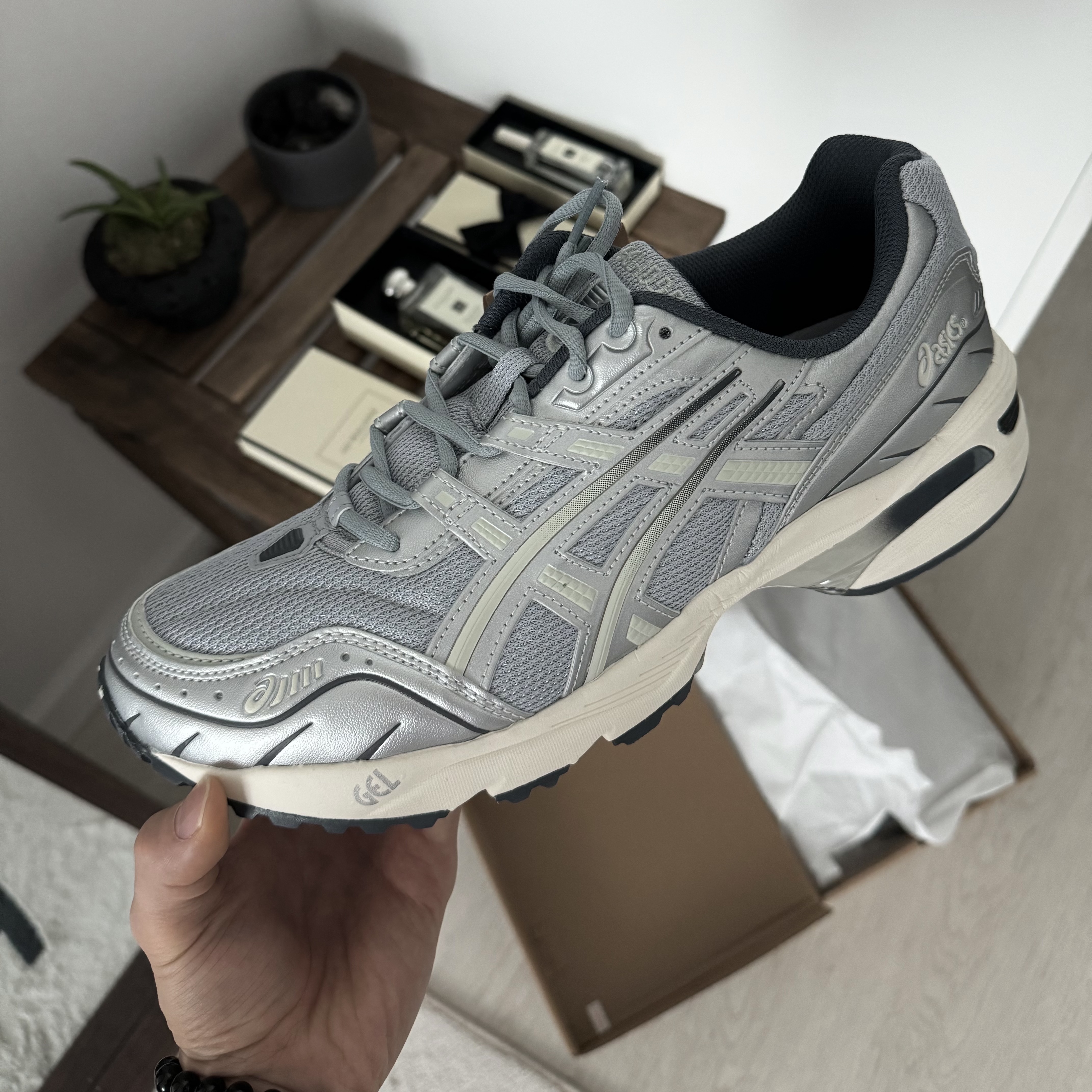 Asics Gel-1090 Piedmont Grey 착용 스타일 - 1