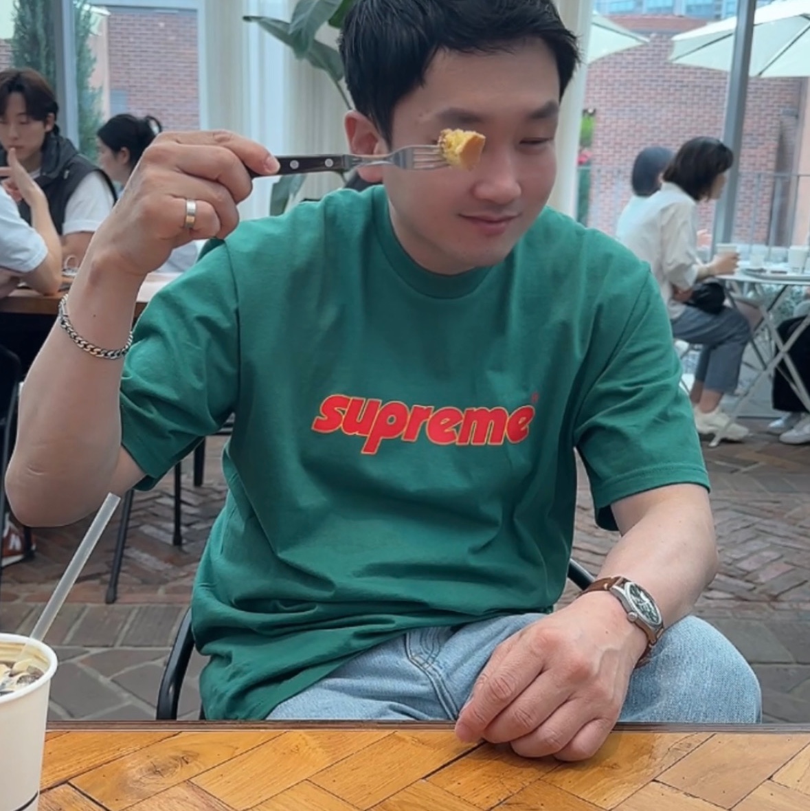 Supreme Pinline T-Shirt Light Pine - 24SS 착용 스타일