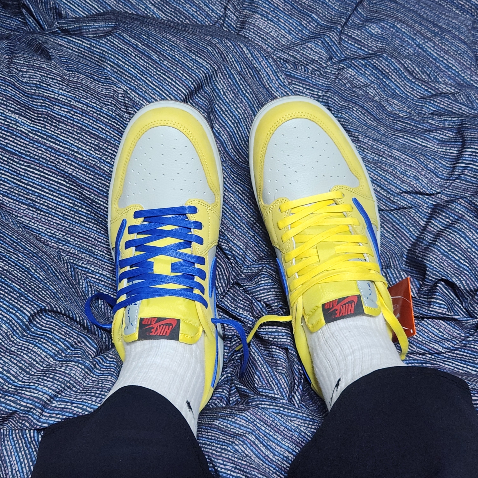 (W) Jordan 1 x Travis Scott Retro Low OG SP Canary 착용 스타일 - 1