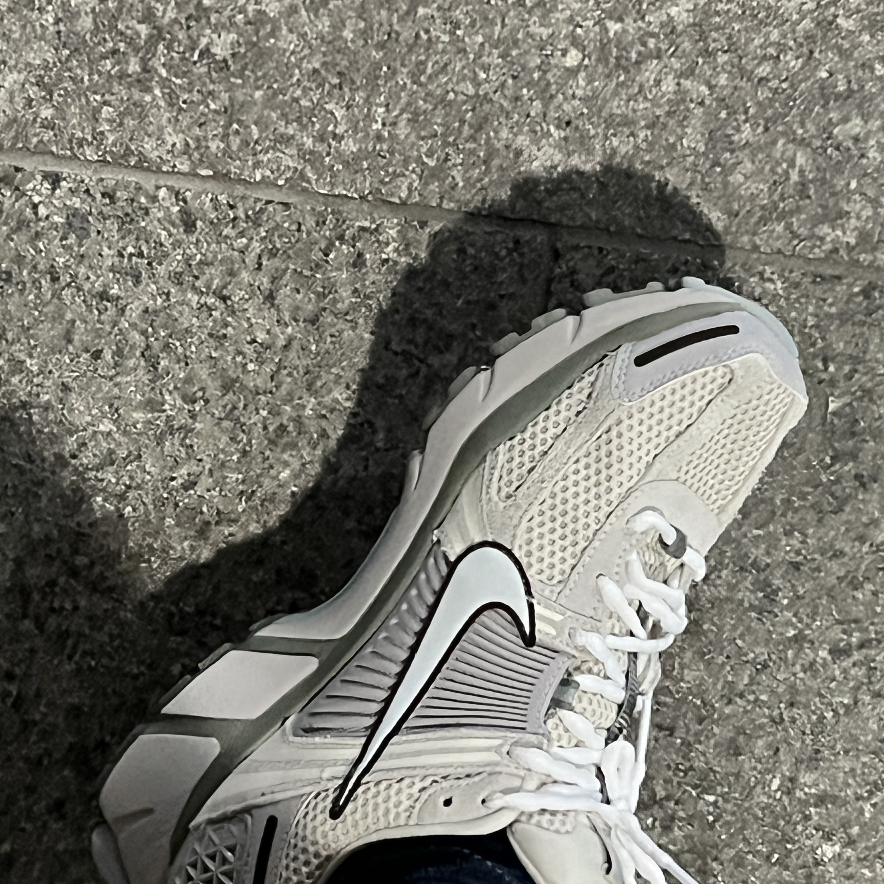 Nike Zoom Vomero 5 SE Light Orewood Brown 착용 스타일