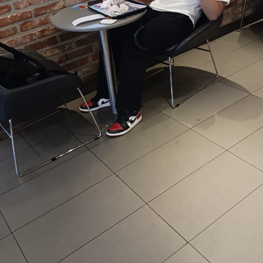 Jordan 1 Low White Varsity Red 착용 스타일 - 1