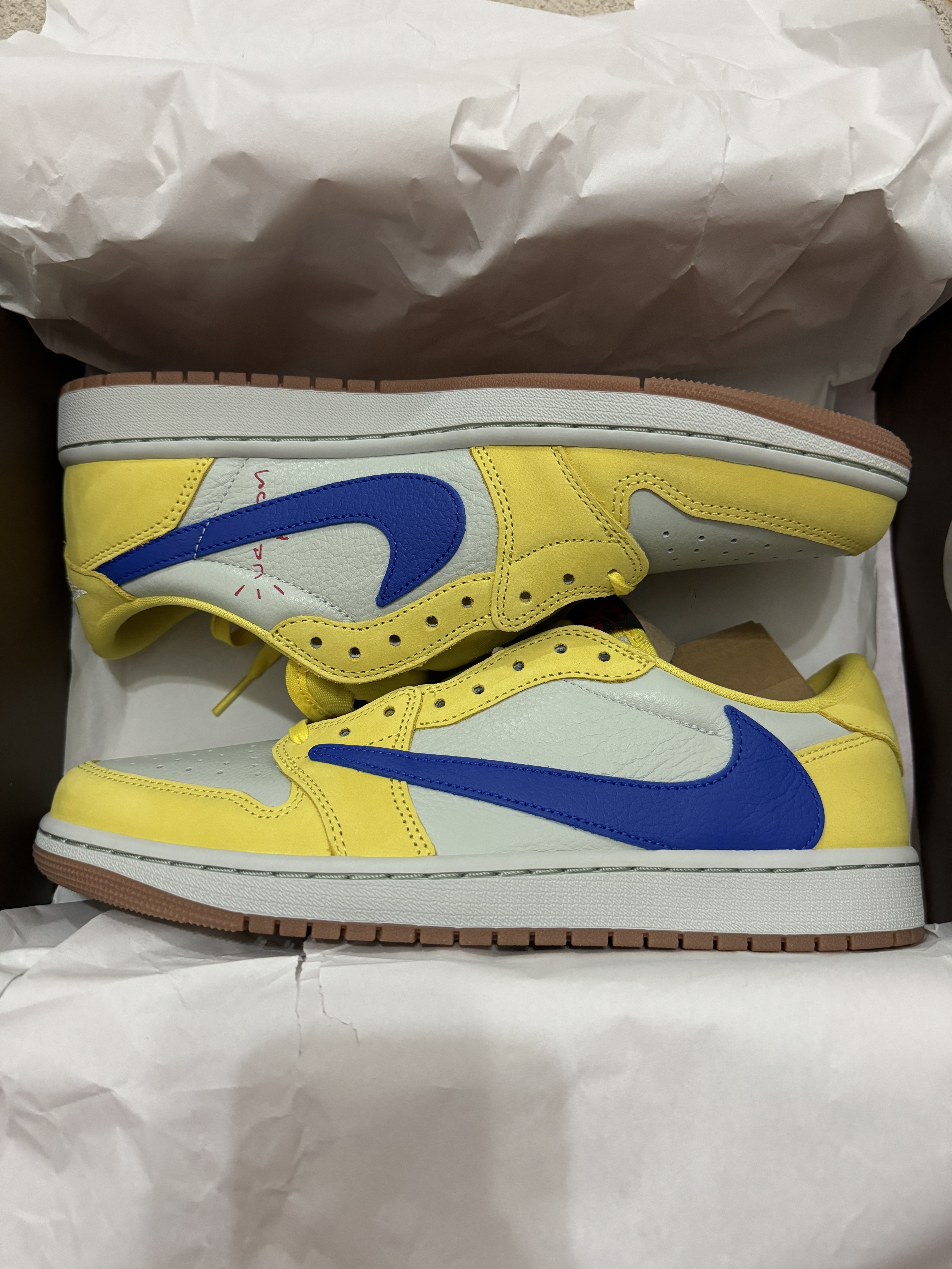 (W) Jordan 1 x Travis Scott Retro Low OG SP Canary 착용 스타일 - 3