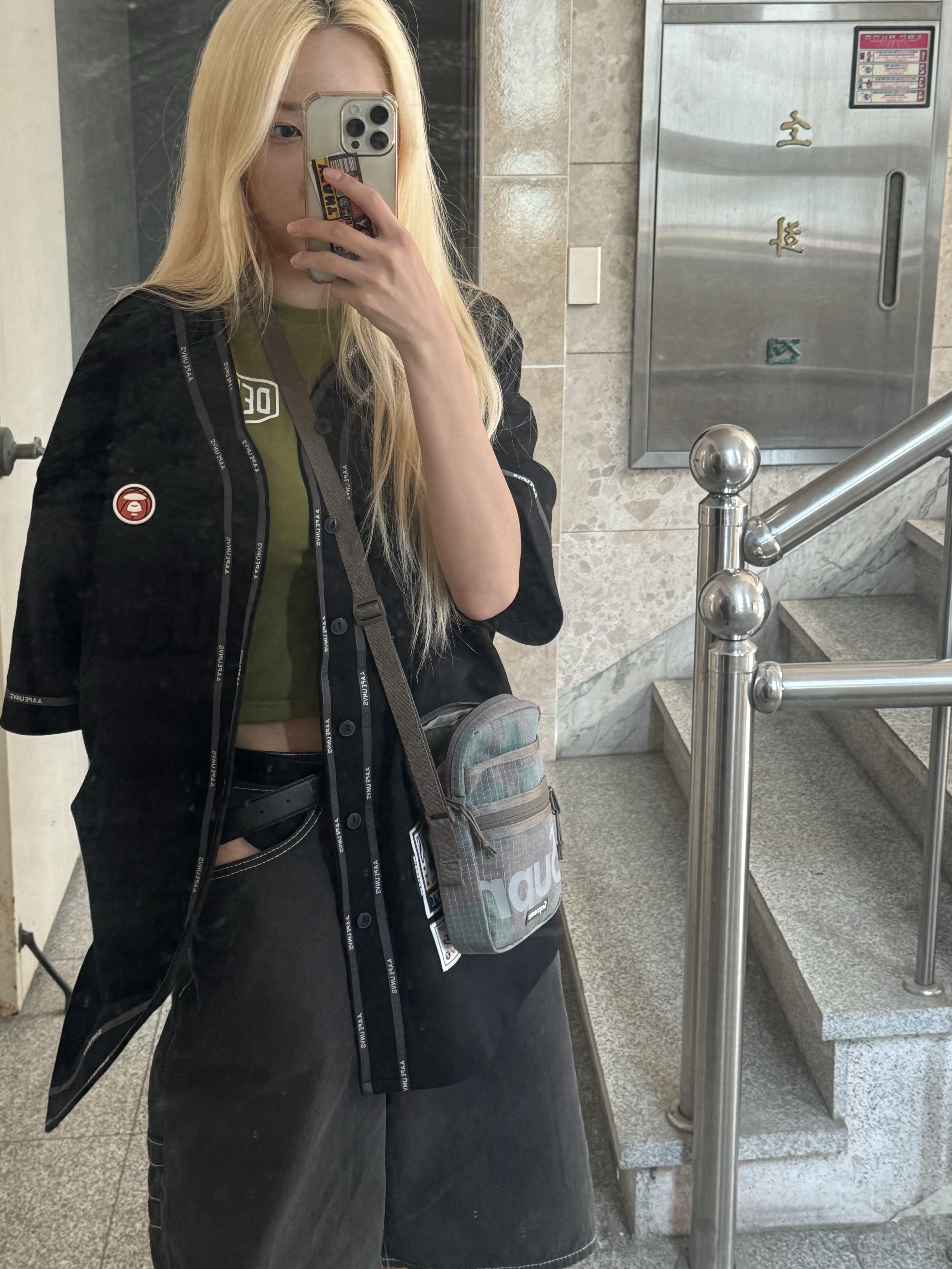 AAPE Fancy Tee Black, Supreme Shoulder Bag Woodland Camo - 24SS 착용 스타일