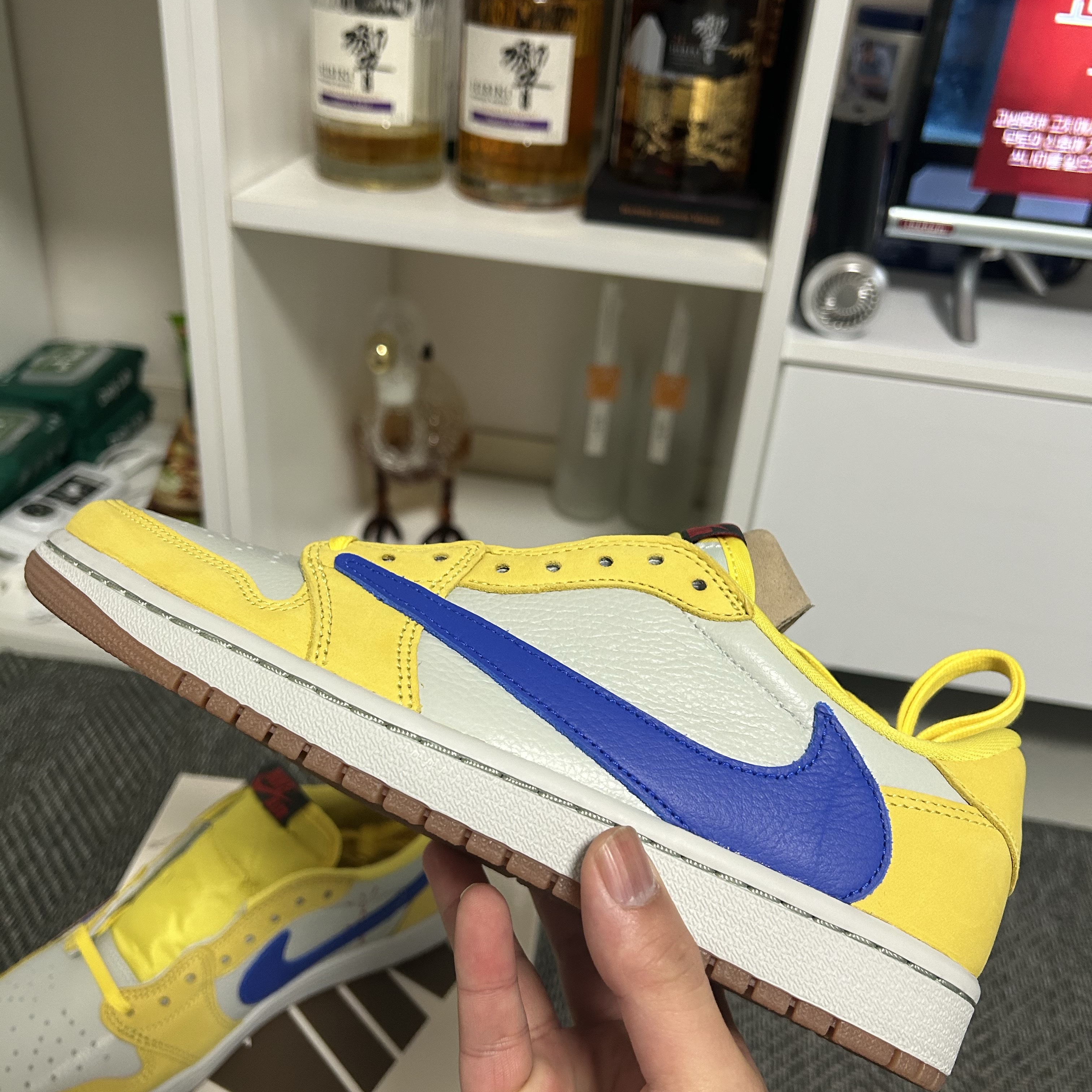 (W) Jordan 1 x Travis Scott Retro Low OG SP Canary 착용 스타일