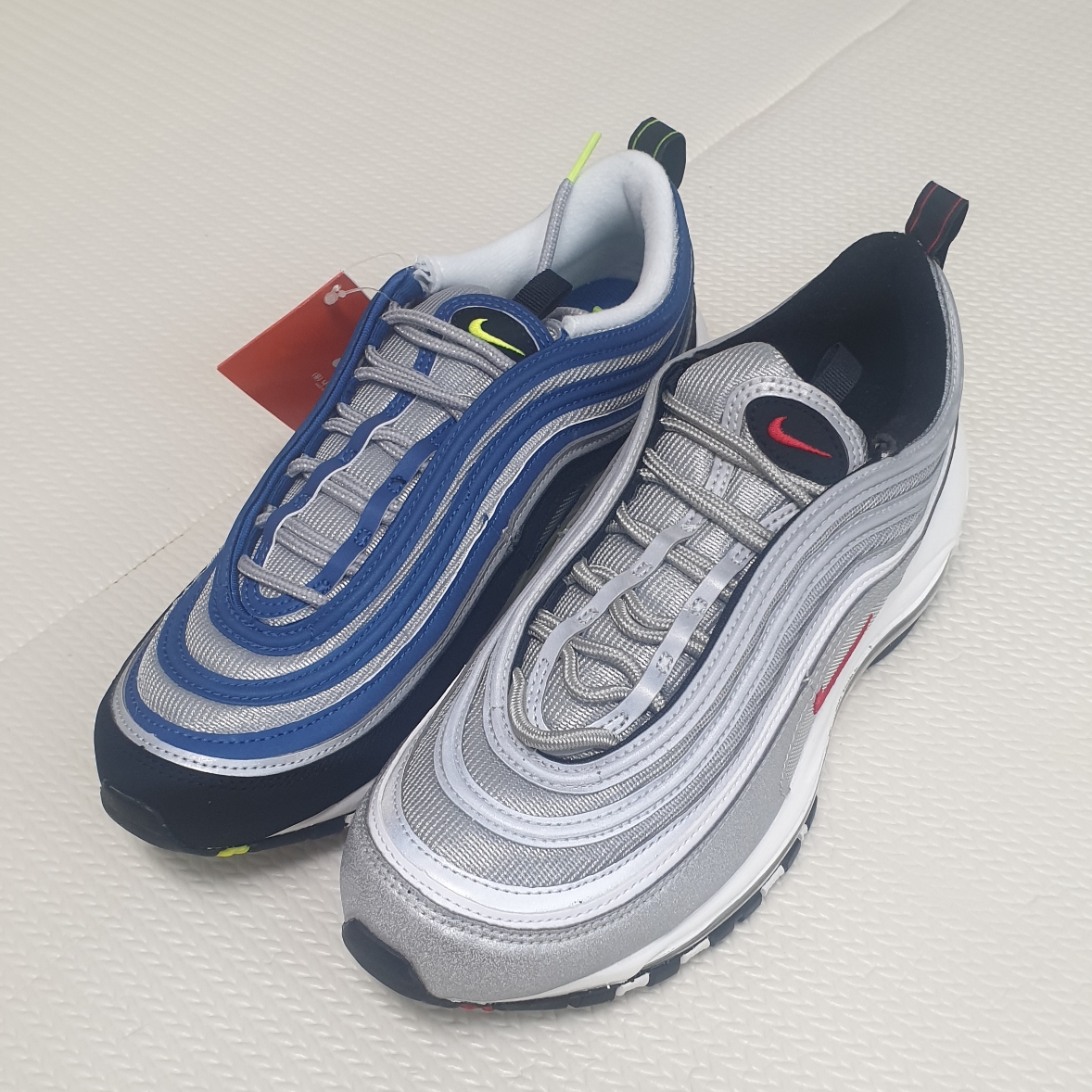 (W) Nike Air Max 97 OG Silver Bullet 2022, Nike Air Max 97 OG Atlantic Blue and Voltage Yellow 착용 스타일