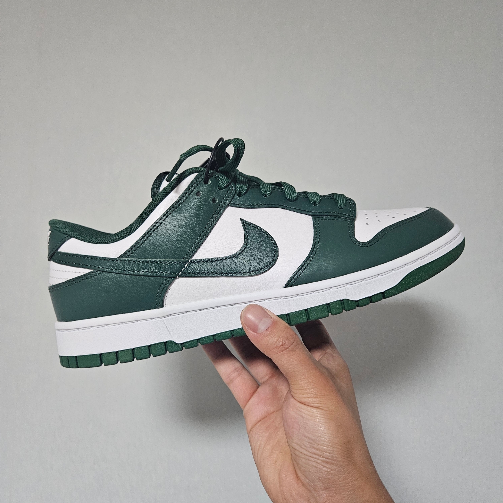 Nike Dunk Low Retro Varsity Green 착용 스타일