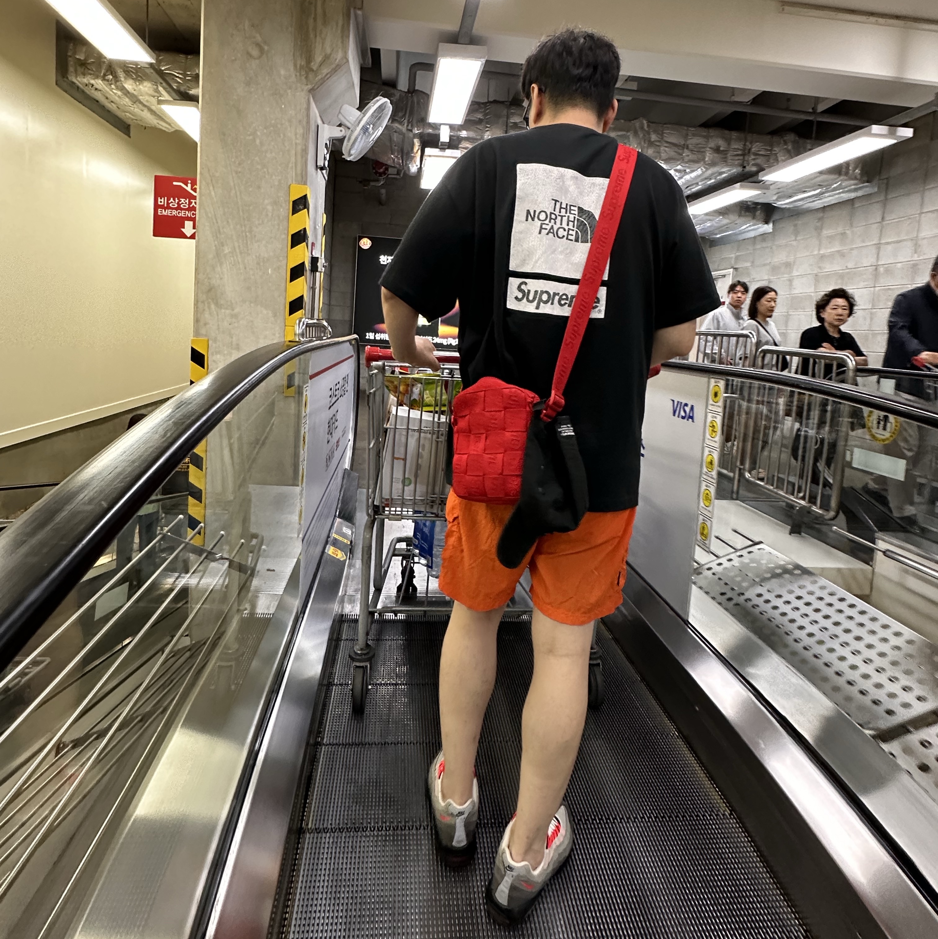 Supreme x The North Face S/S Top Black - 24SS, Nike Air Max 95 Solar Red 2018 착용 스타일