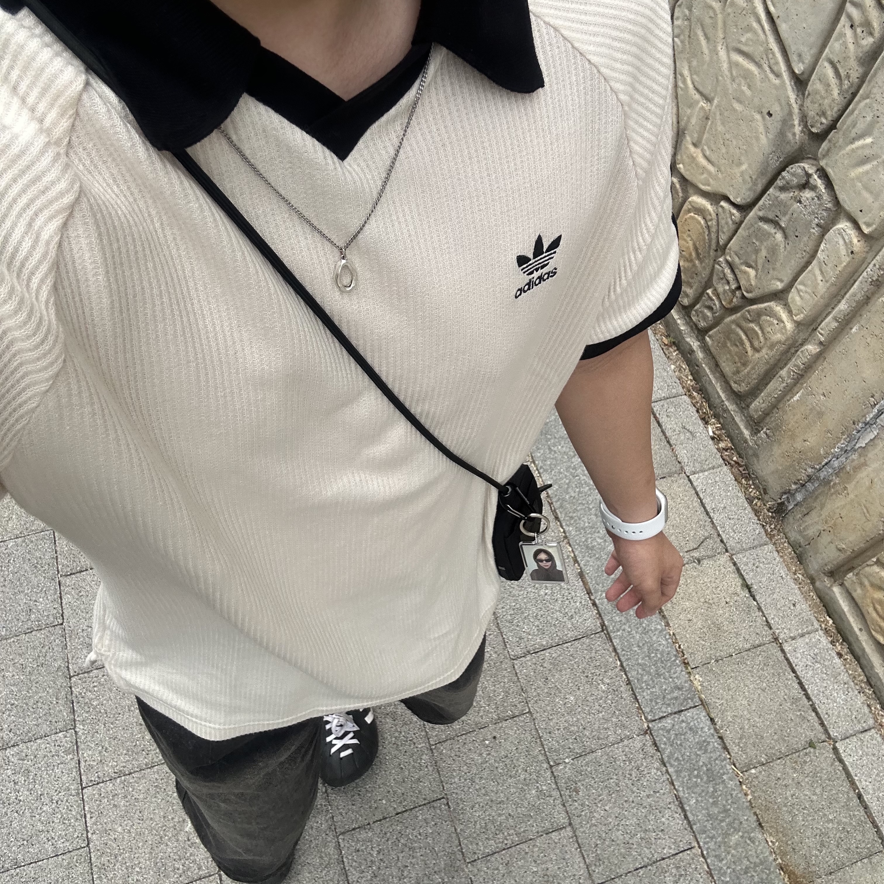 Adidas Adicolor Classics Waffle Polo Shirt Wonder White - US Sizing, COS Mini Crossbody Pouch Nylon Black 착용 스타일