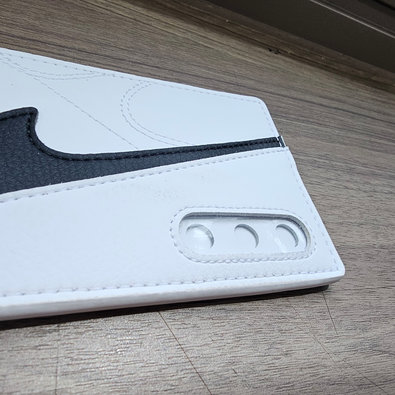 Nike Icon Air Max 90 Card Wallet White 착용 스타일 - 2