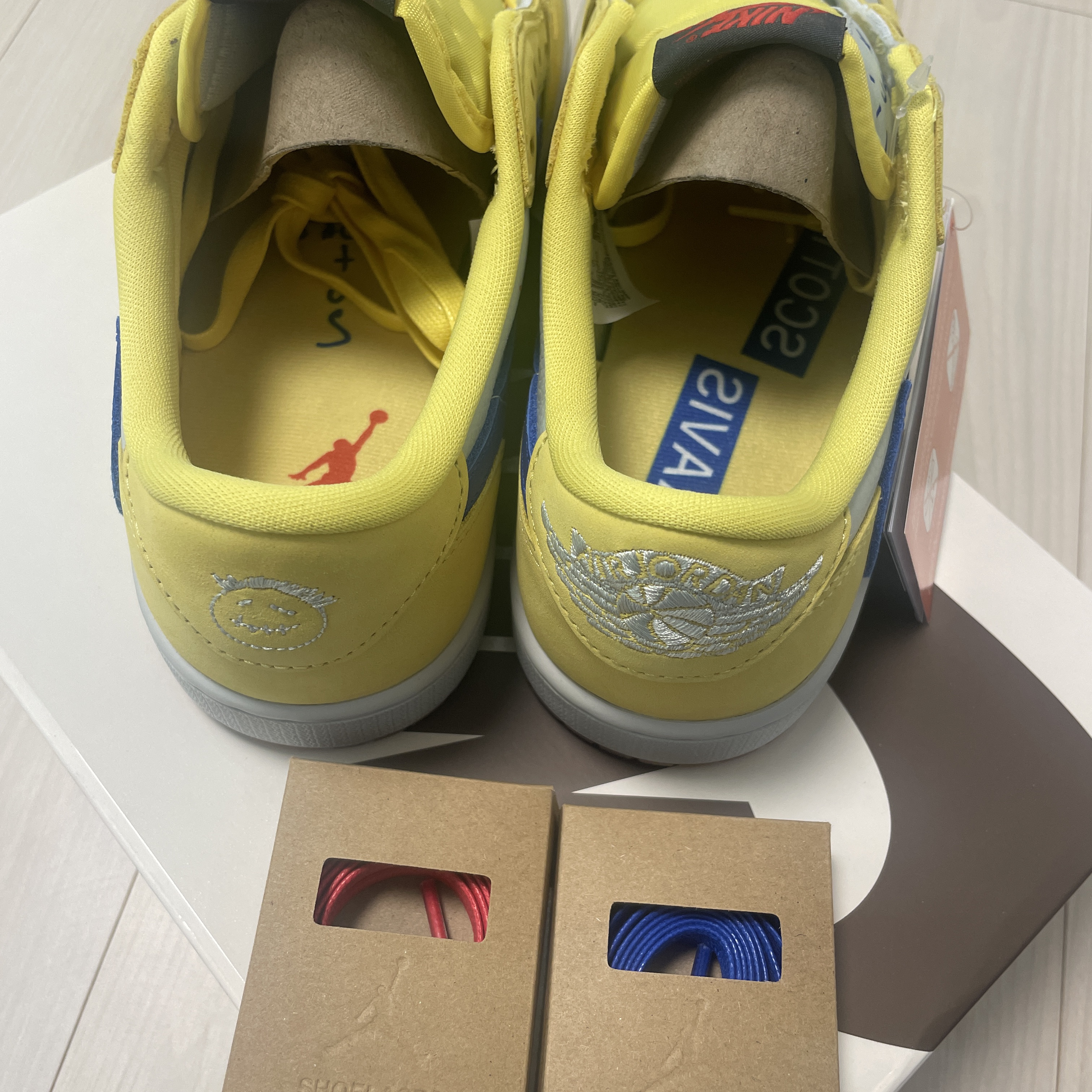 (W) Jordan 1 x Travis Scott Retro Low OG SP Canary 착용 스타일 - 7