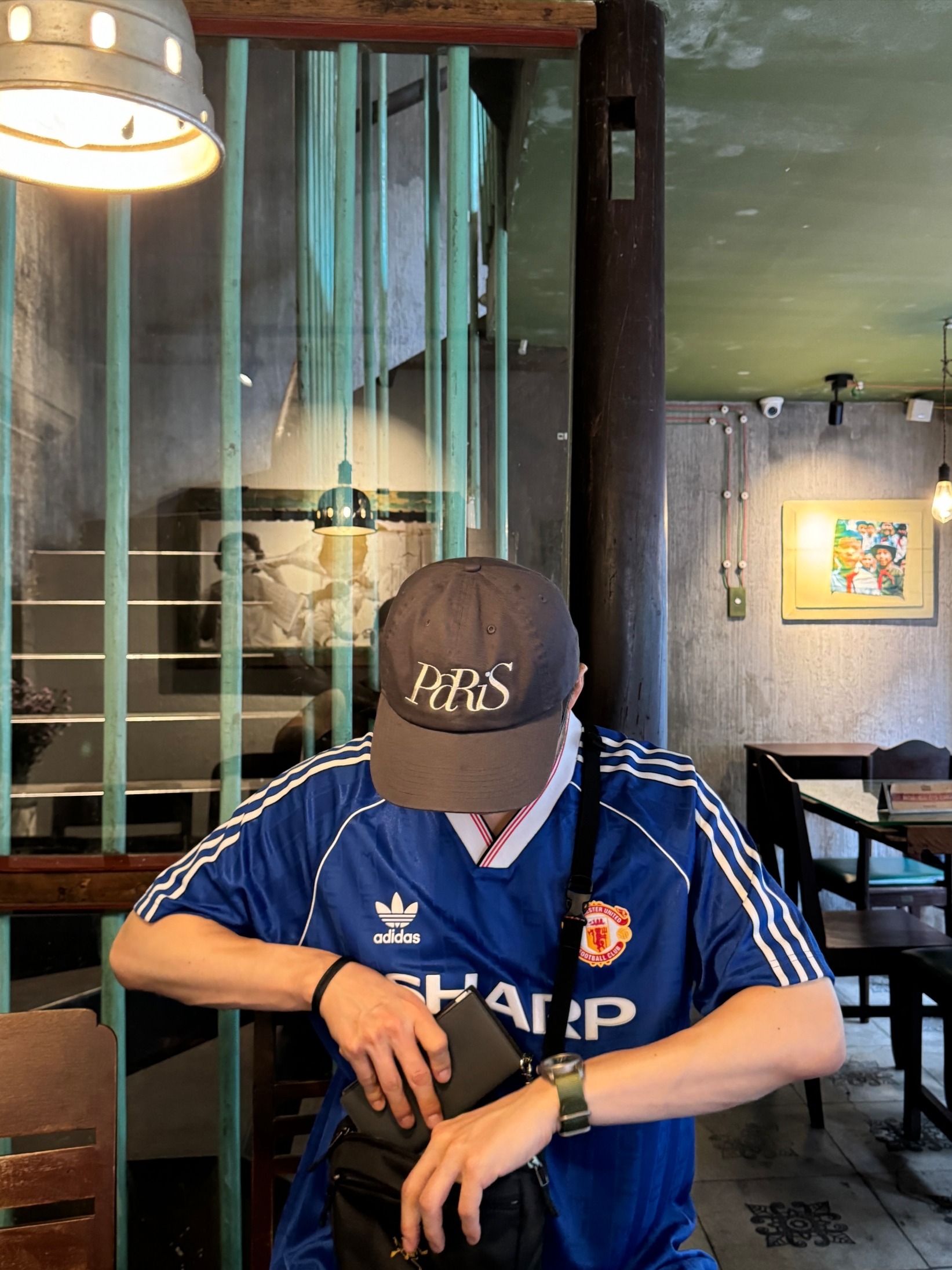 Adidas Manchester United 1988/90 Jersey Collegiate Royal - US Sizing, Arc'teryx Mantis 2 Waistpack 24K Black 착용 스타일 - 2