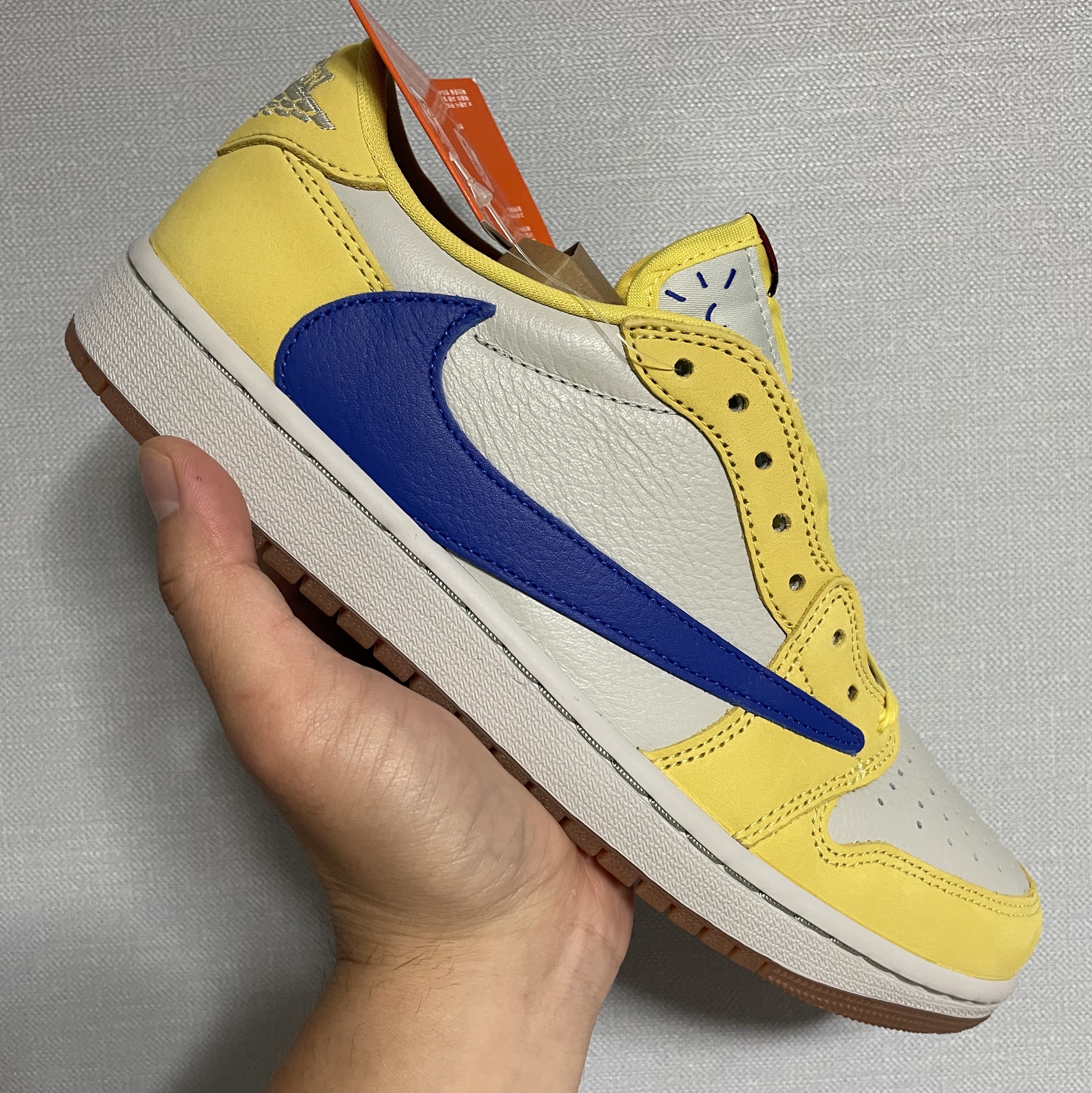 (W) Jordan 1 x Travis Scott Retro Low OG SP Canary 착용 스타일 - 3