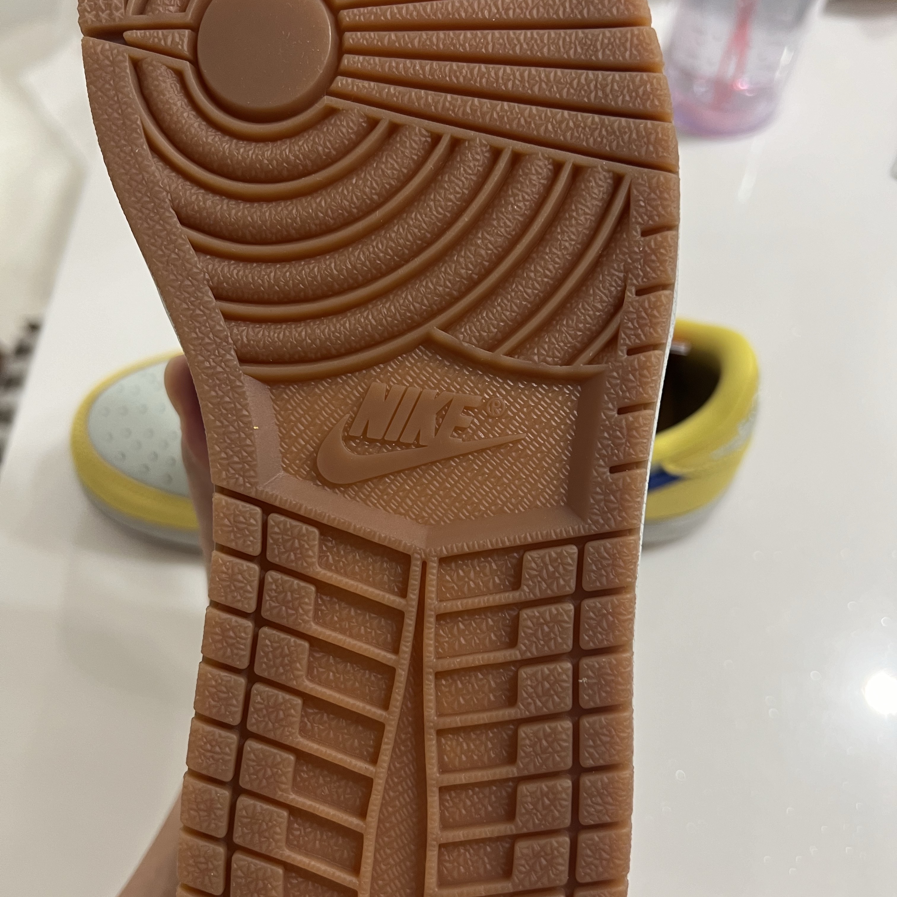 (W) Jordan 1 x Travis Scott Retro Low OG SP Canary 착용 스타일 - 5