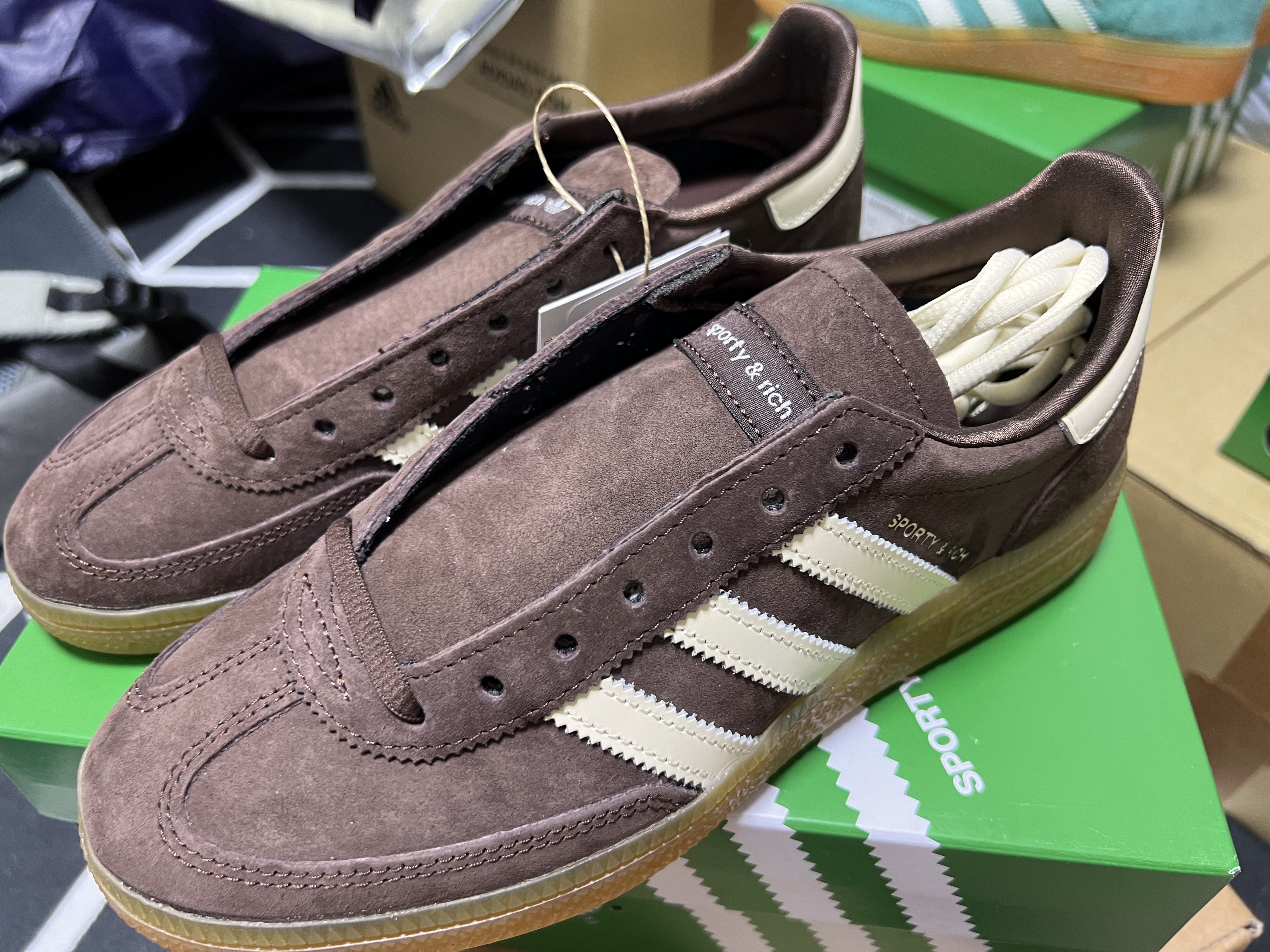 Adidas x Sporty & Rich Spezial Handball Auburn Cream White 착용 스타일