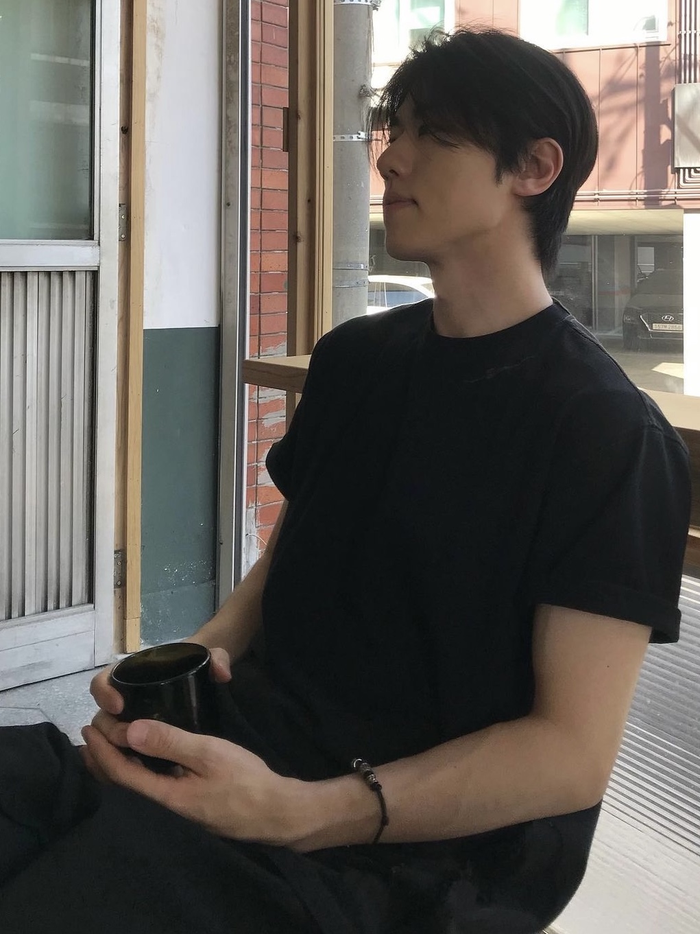 BLR Destroyed Gradation Bleached Short Sleeve T-Shirt Black 착용 스타일