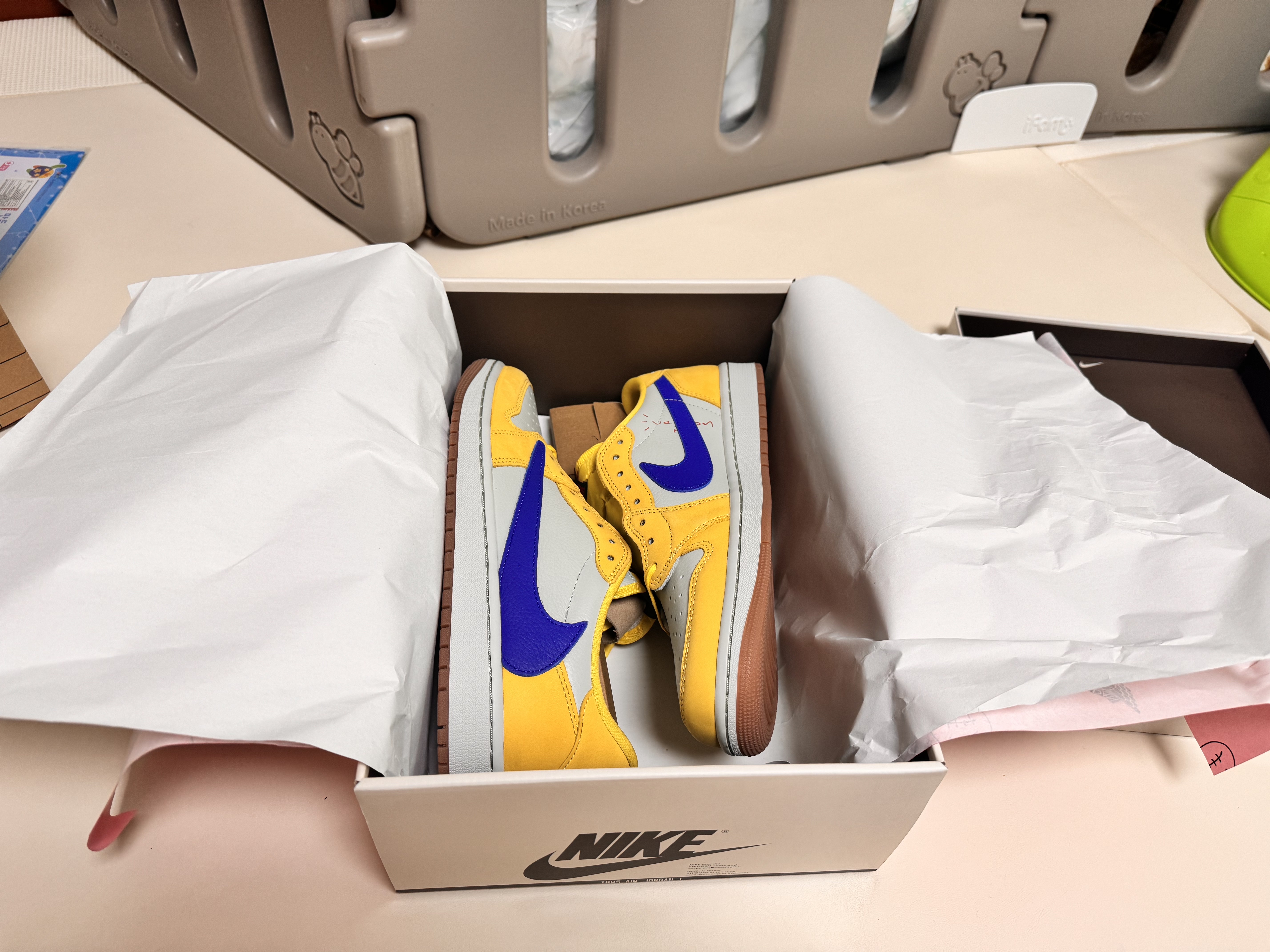 (W) Jordan 1 x Travis Scott Retro Low OG SP Canary ์ฐฉ์ฉ ์คํ์ผ - 4