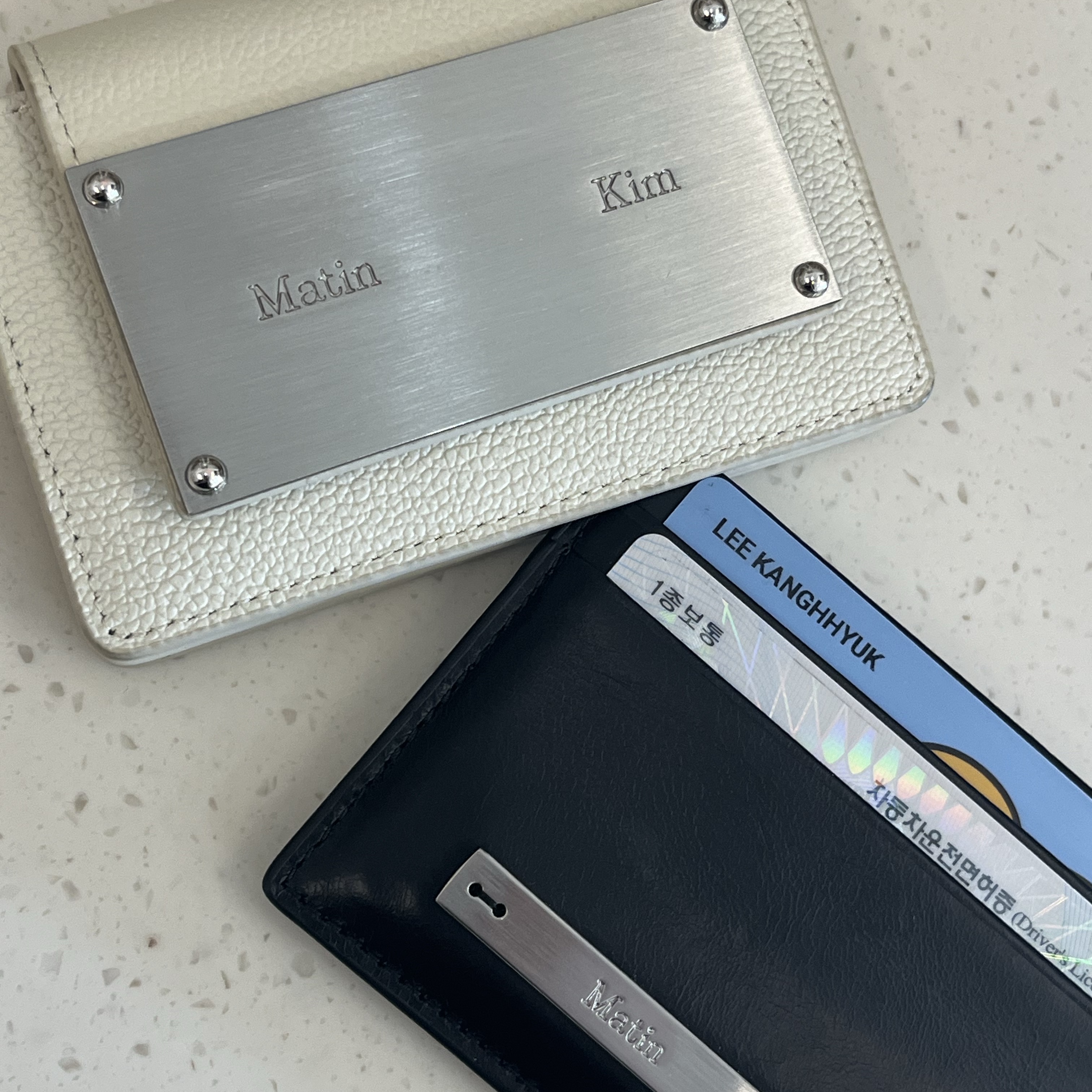 Matin Kim Vintage Card Wallet Black, Matin Kim Accordion Wallet White 착용 스타일