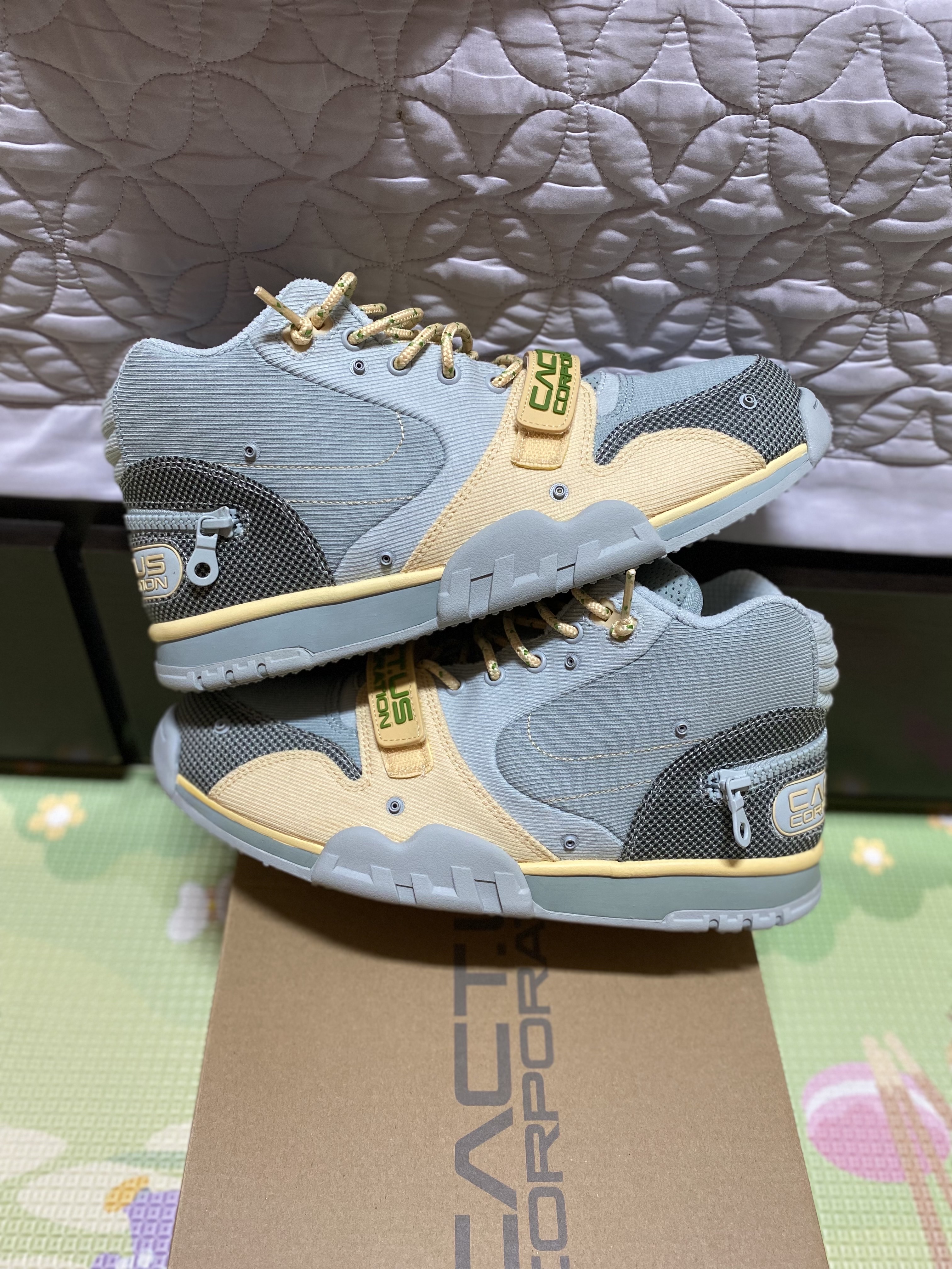 Nike x Travis Scott Nike Air Trainer 1 Grey Haze and Dusty Sage 착용 스타일 - 3