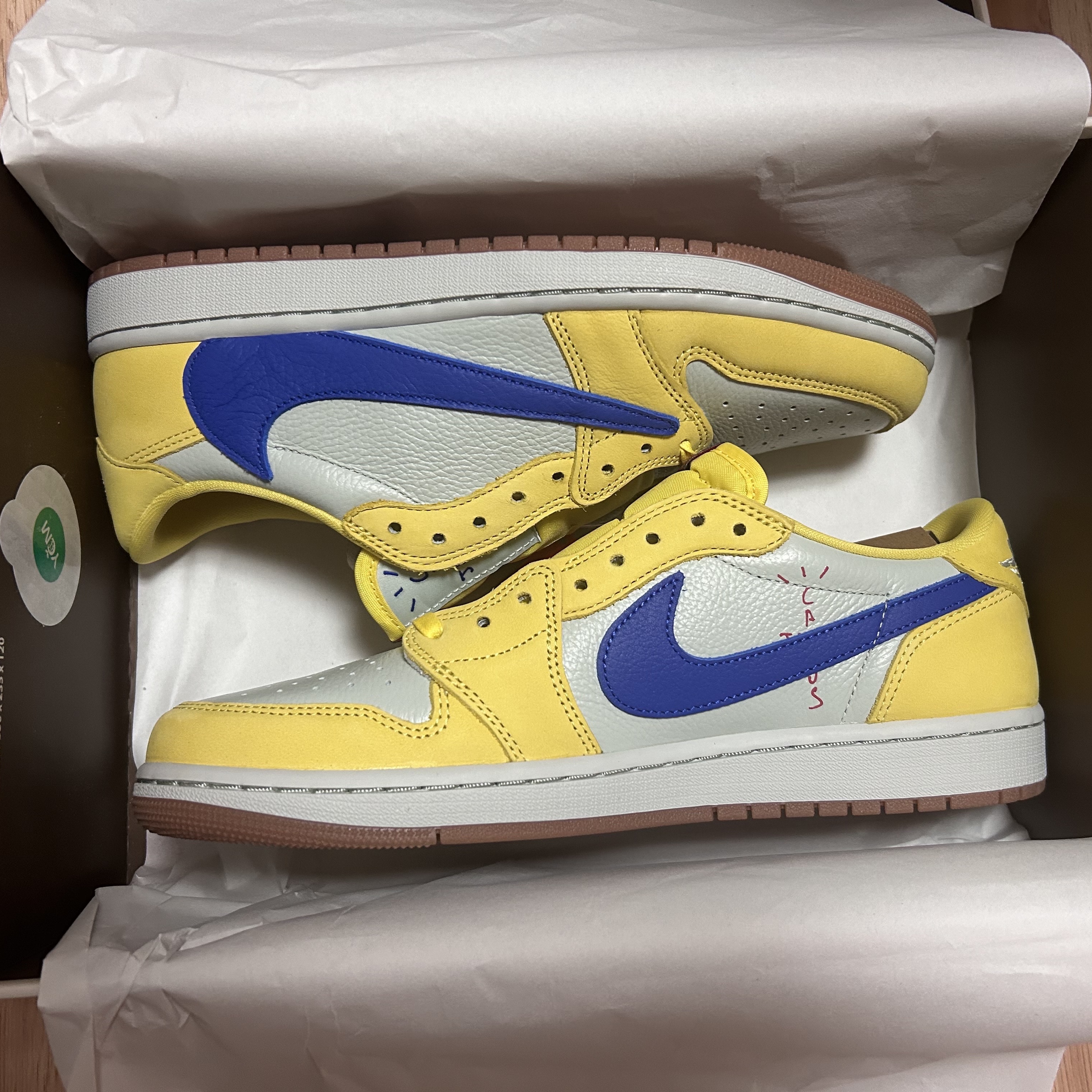 (W) Jordan 1 x Travis Scott Retro Low OG SP Canary 착용 스타일 - 4
