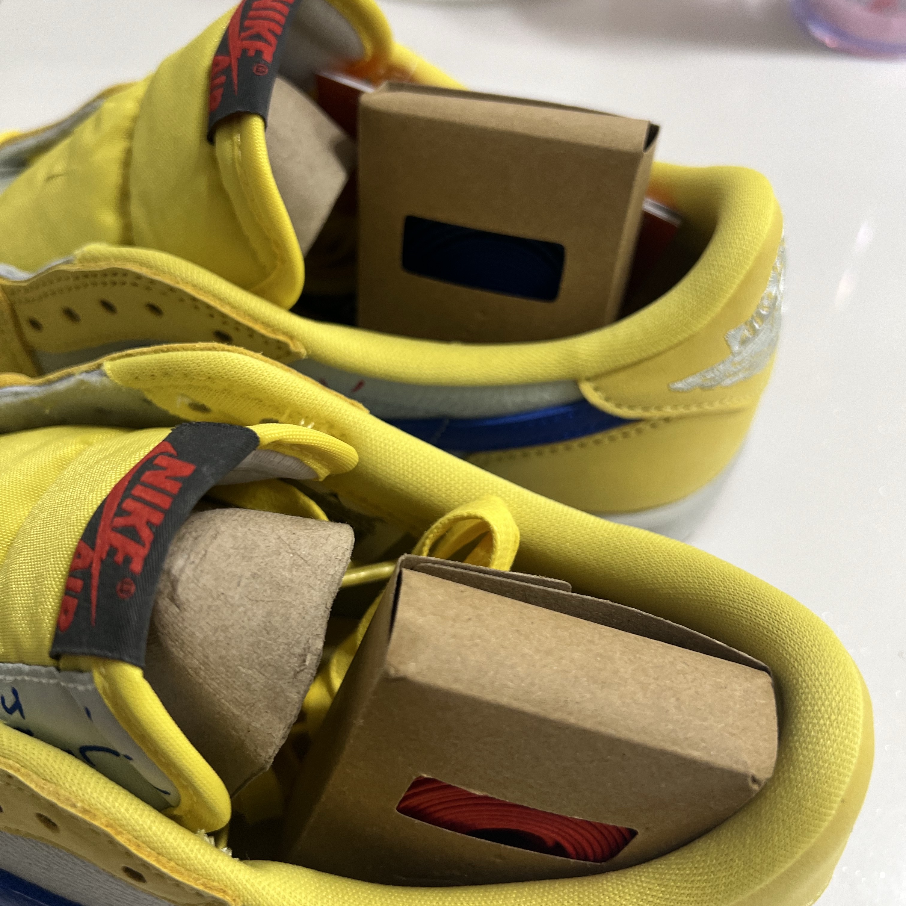 (W) Jordan 1 x Travis Scott Retro Low OG SP Canary 착용 스타일 - 8