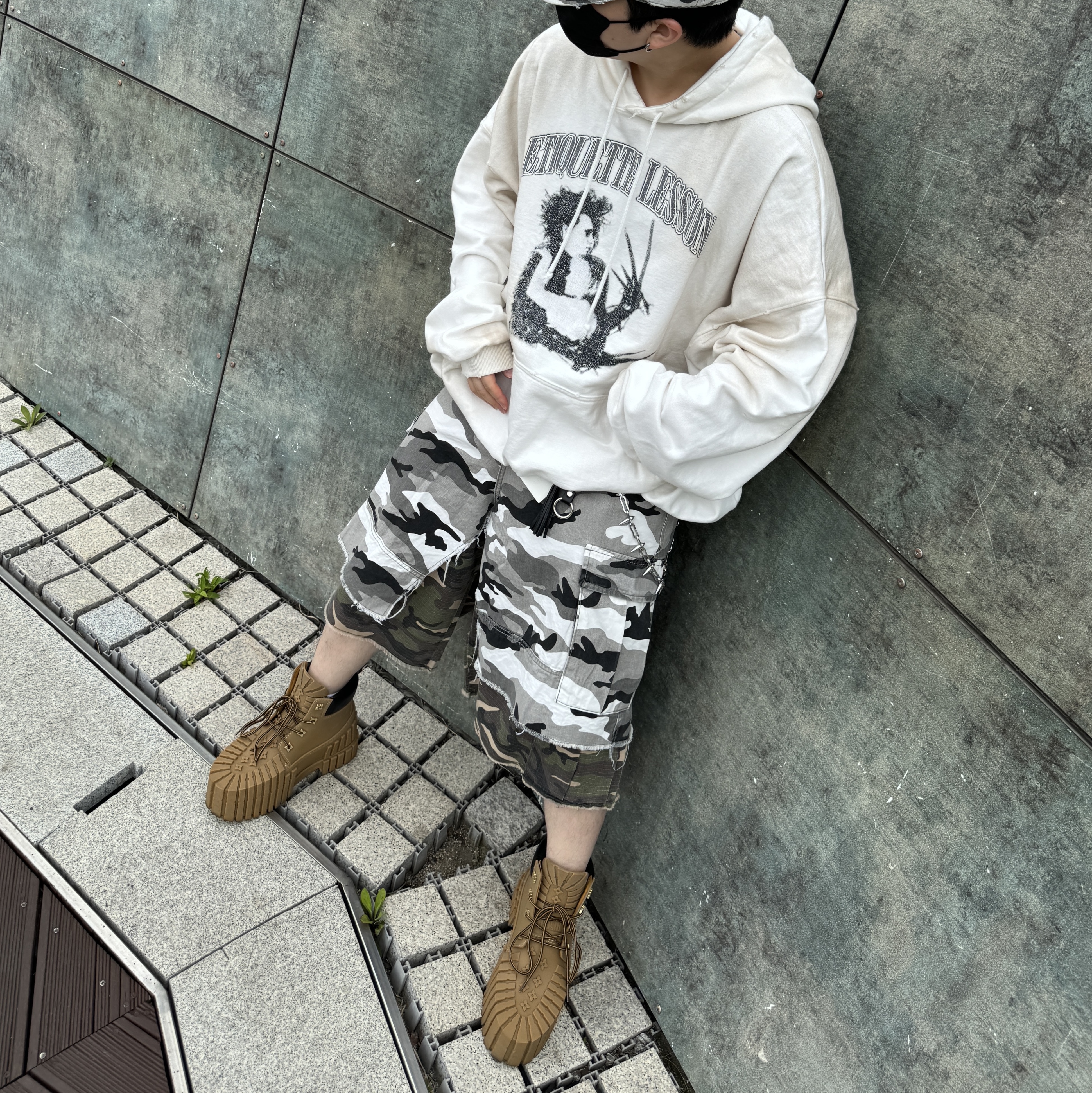 Project G/R x MFM333. Layered Skirt Camo Cargo Shorts Multi Camo, Project G/R x MFM333. BDSM Gag Ball Key Chain Silver 착용 스타일 - 2