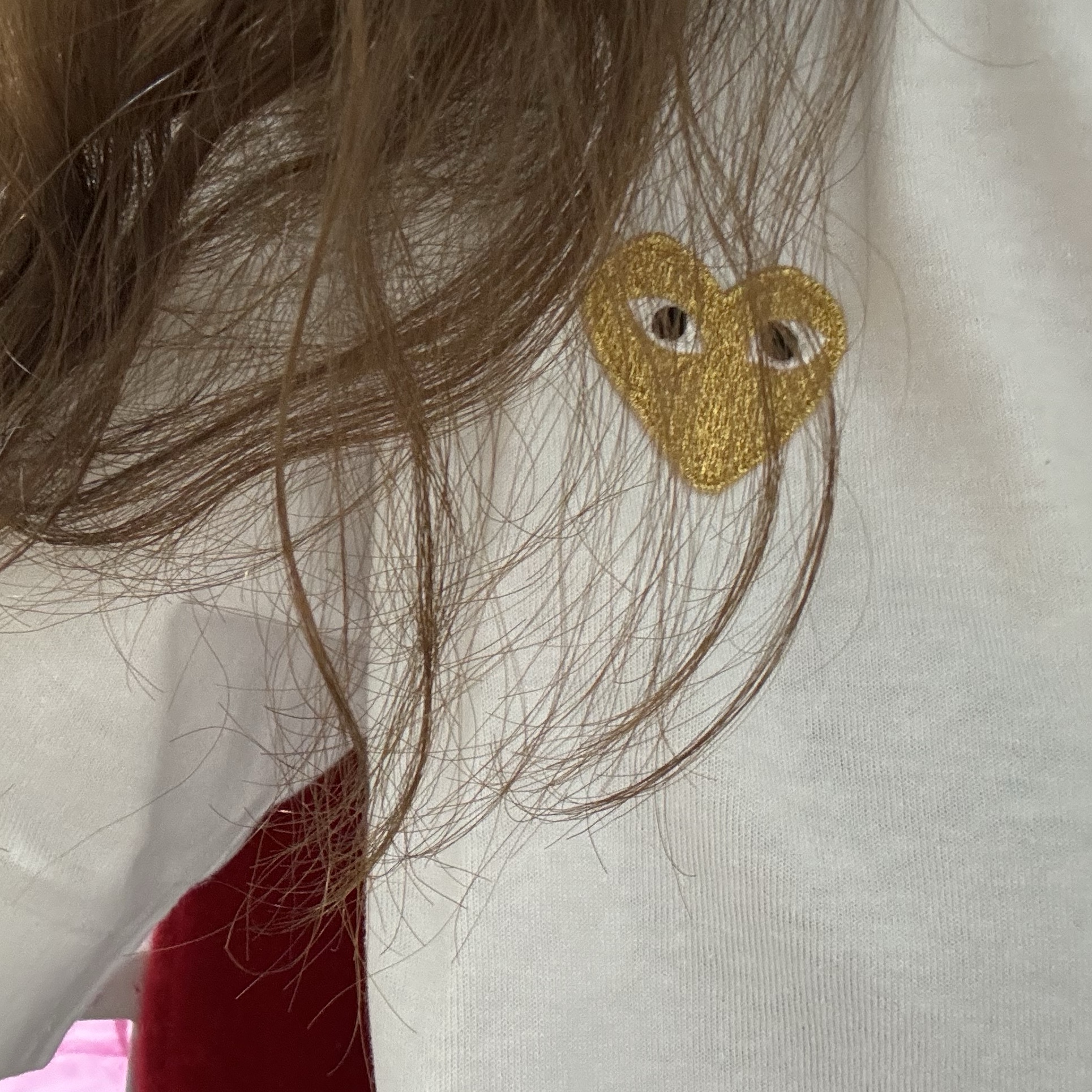 Play Comme des Garcons Gold Heart T-Shirt White 착용 스타일