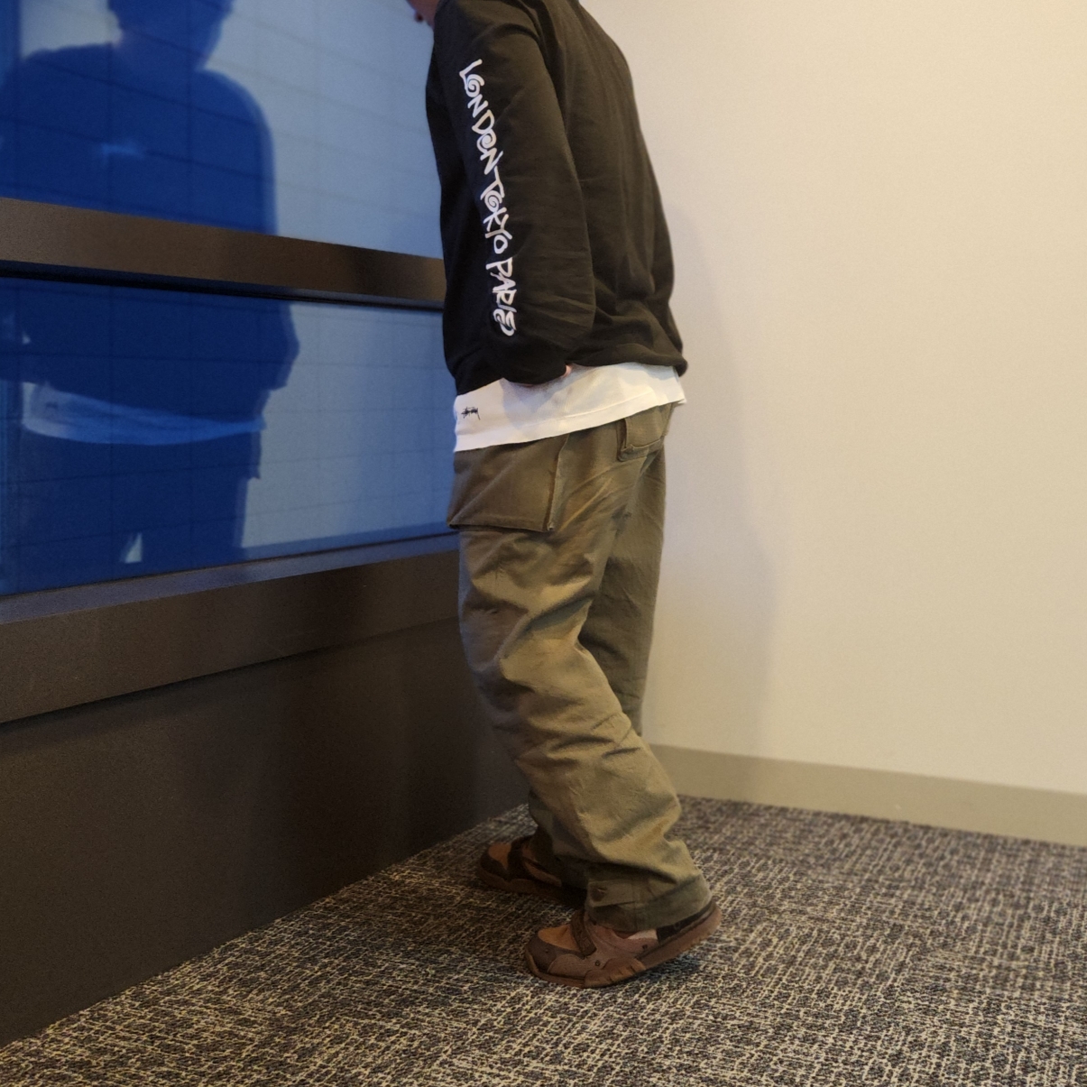 Stussy Big Cities LS T-Shirt Pigment Dyed Black, Nike x Travis Scott Air Trainer 1 Archaeo Brown and Rust Pink 착용 스타일