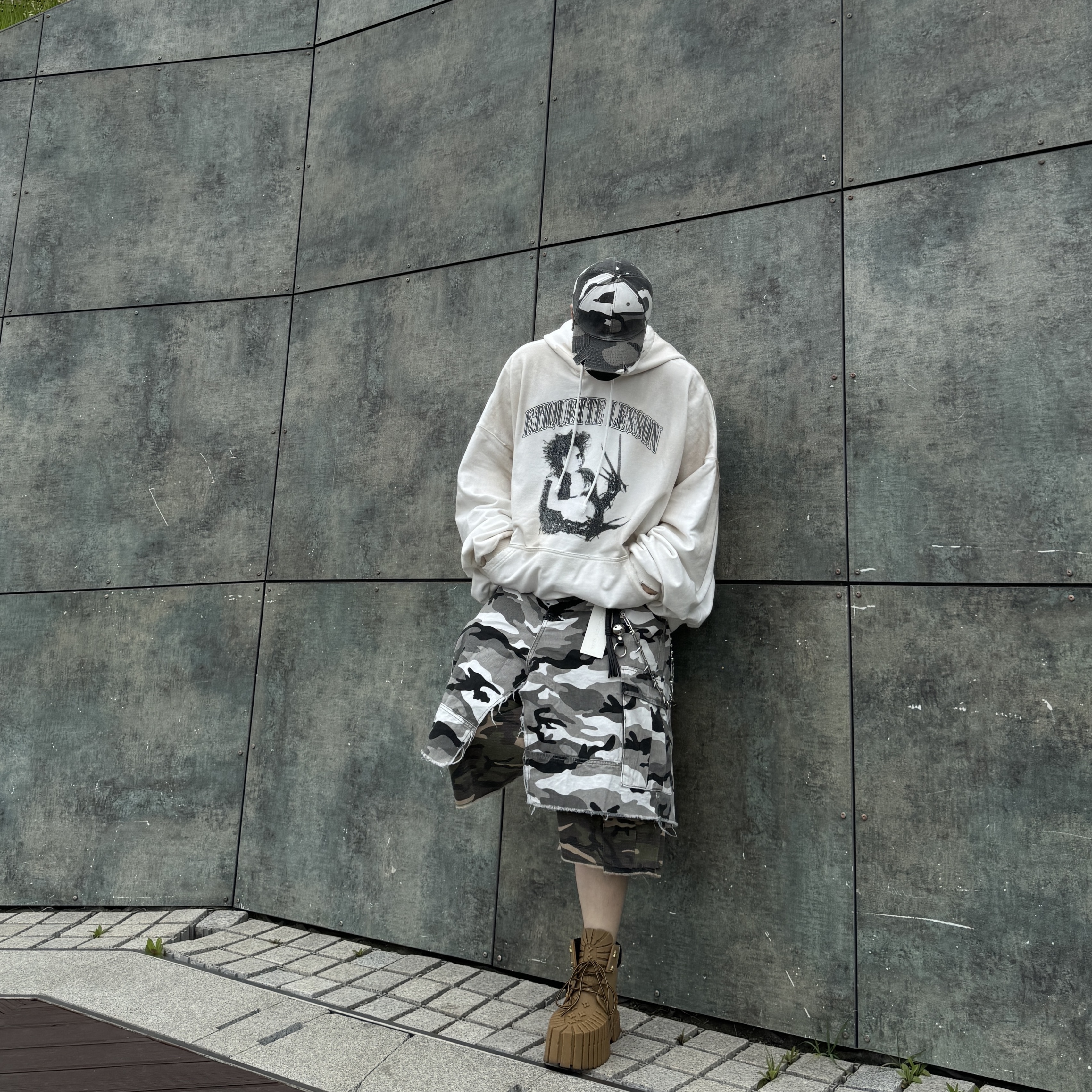 Project G/R x MFM333. Layered Skirt Camo Cargo Shorts Multi Camo, Project G/R x MFM333. BDSM Gag Ball Key Chain Silver 착용 스타일 - 3