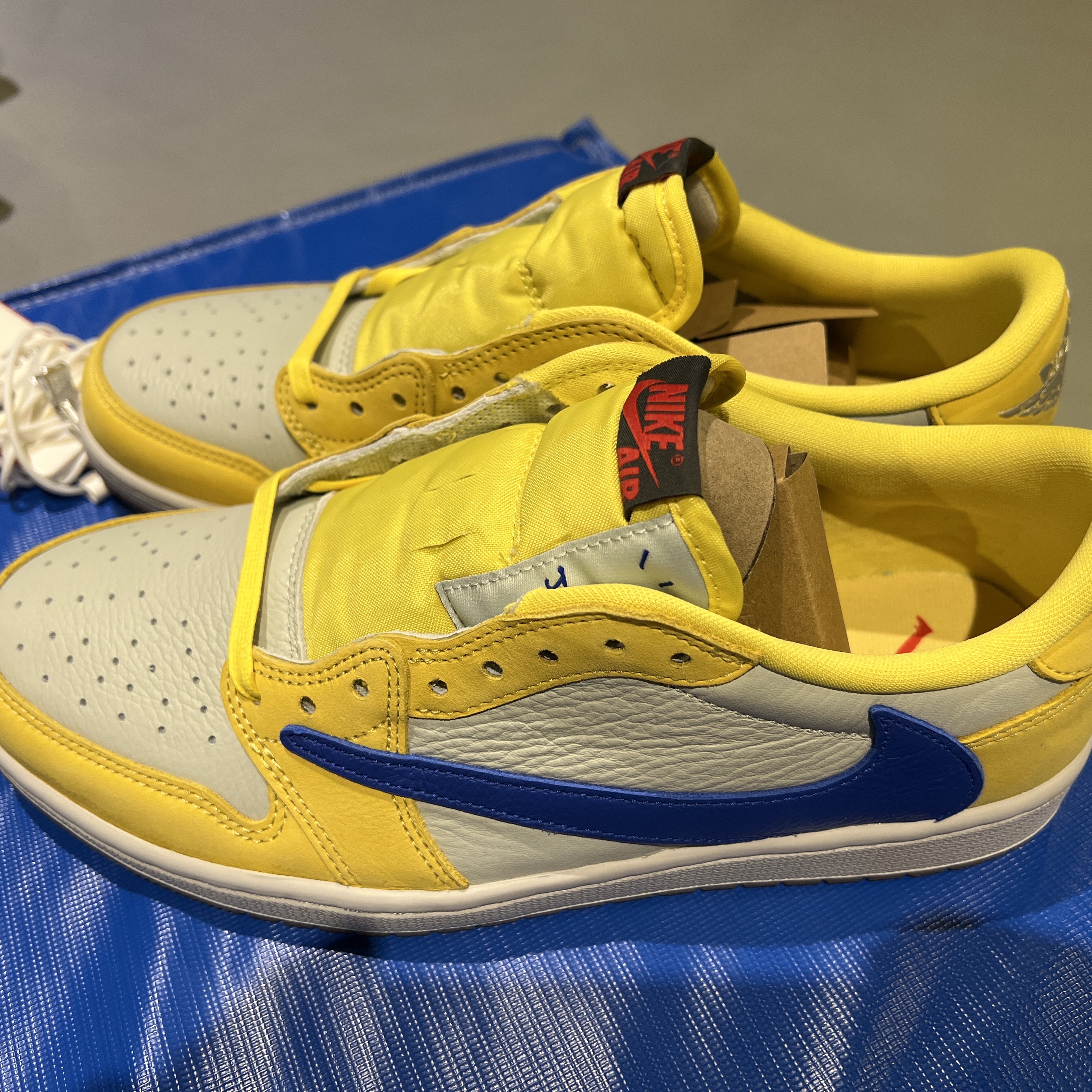 (W) Jordan 1 x Travis Scott Retro Low OG SP Canary 착용 스타일