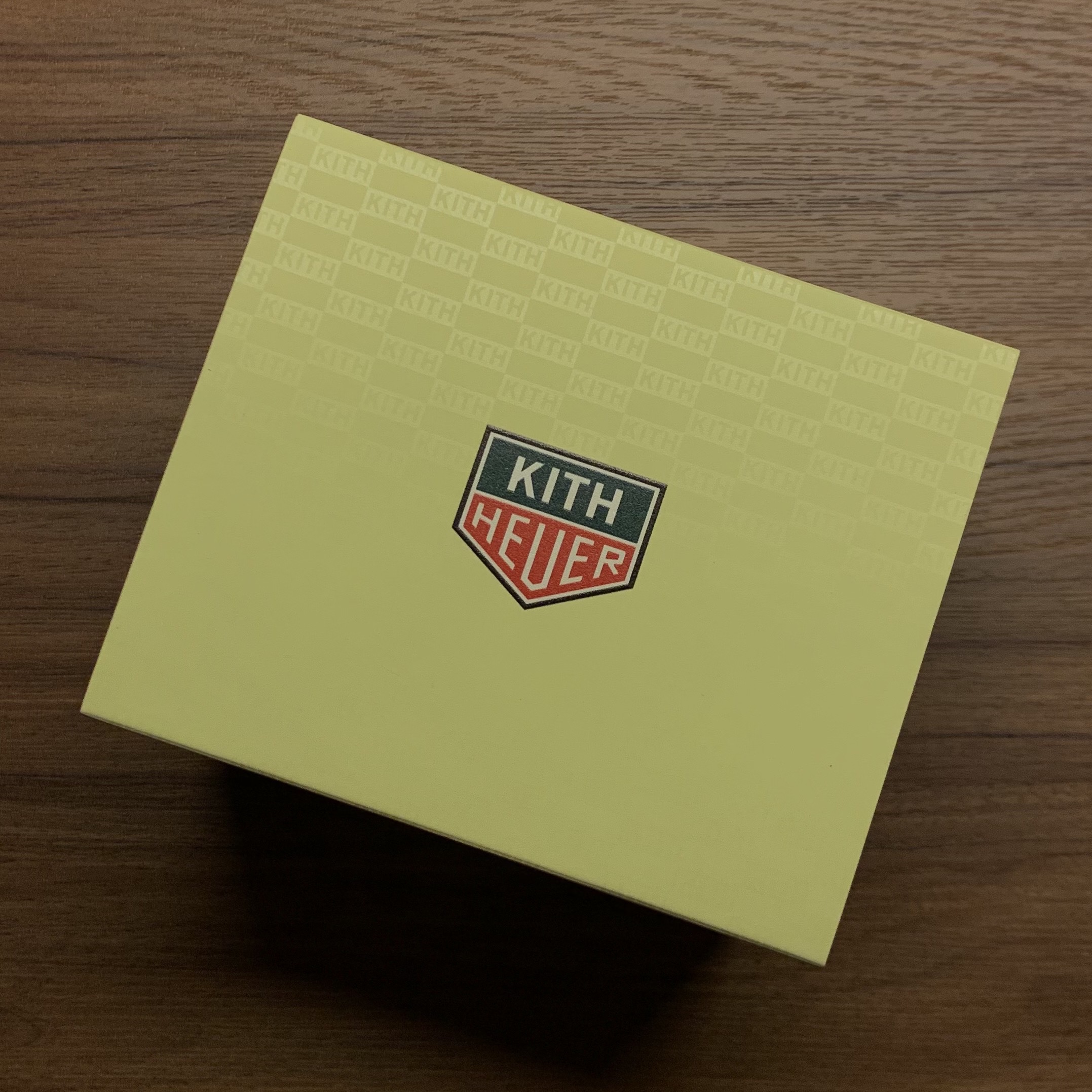 TAG Heuer x Kith Formula 1 Quartz Steel Eggshell 착용 스타일 - 1