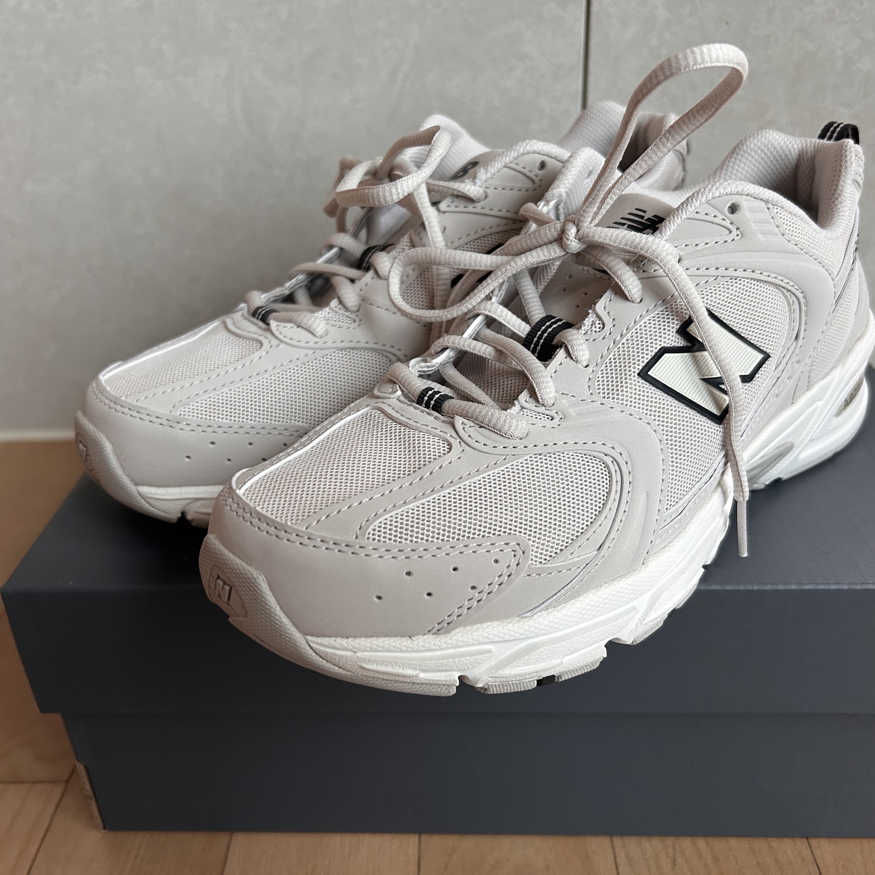 New Balance 530 Ivory 착용 스타일 - 2