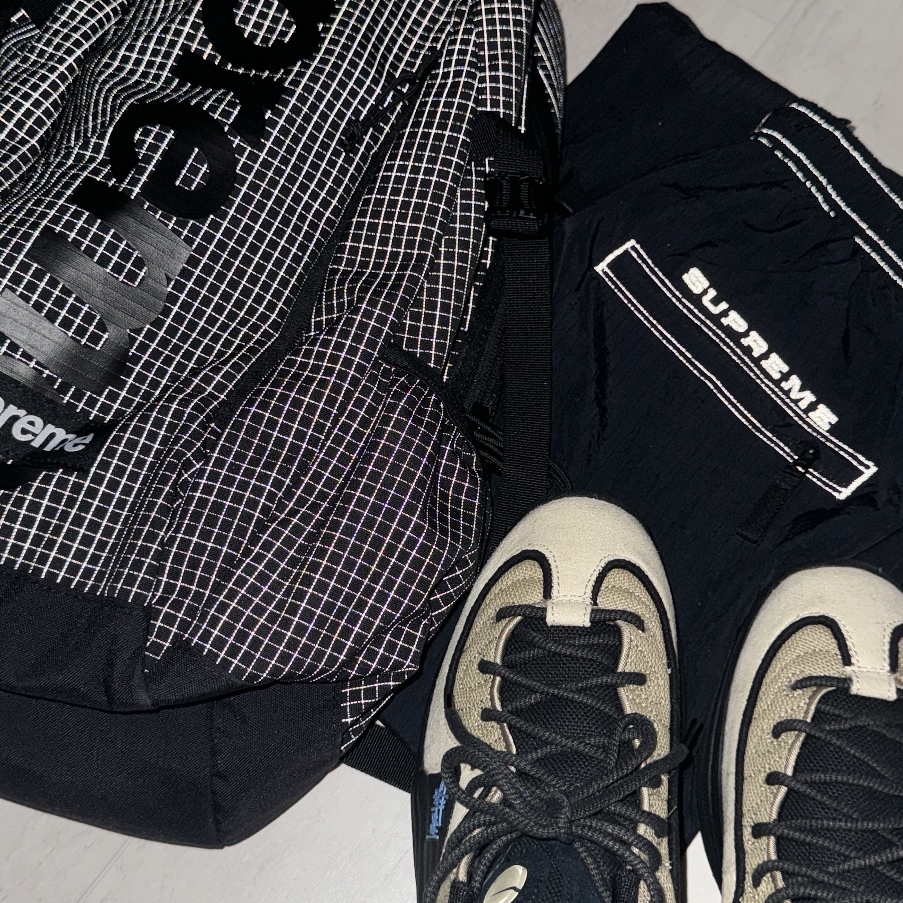 Supreme x Nike Ripstop Track Pants Black - 24SS, Supreme Backpack Black - 24SS 착용 스타일 - 2