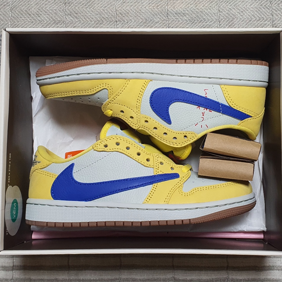(W) Jordan 1 x Travis Scott Retro Low OG SP Canary 착용 스타일